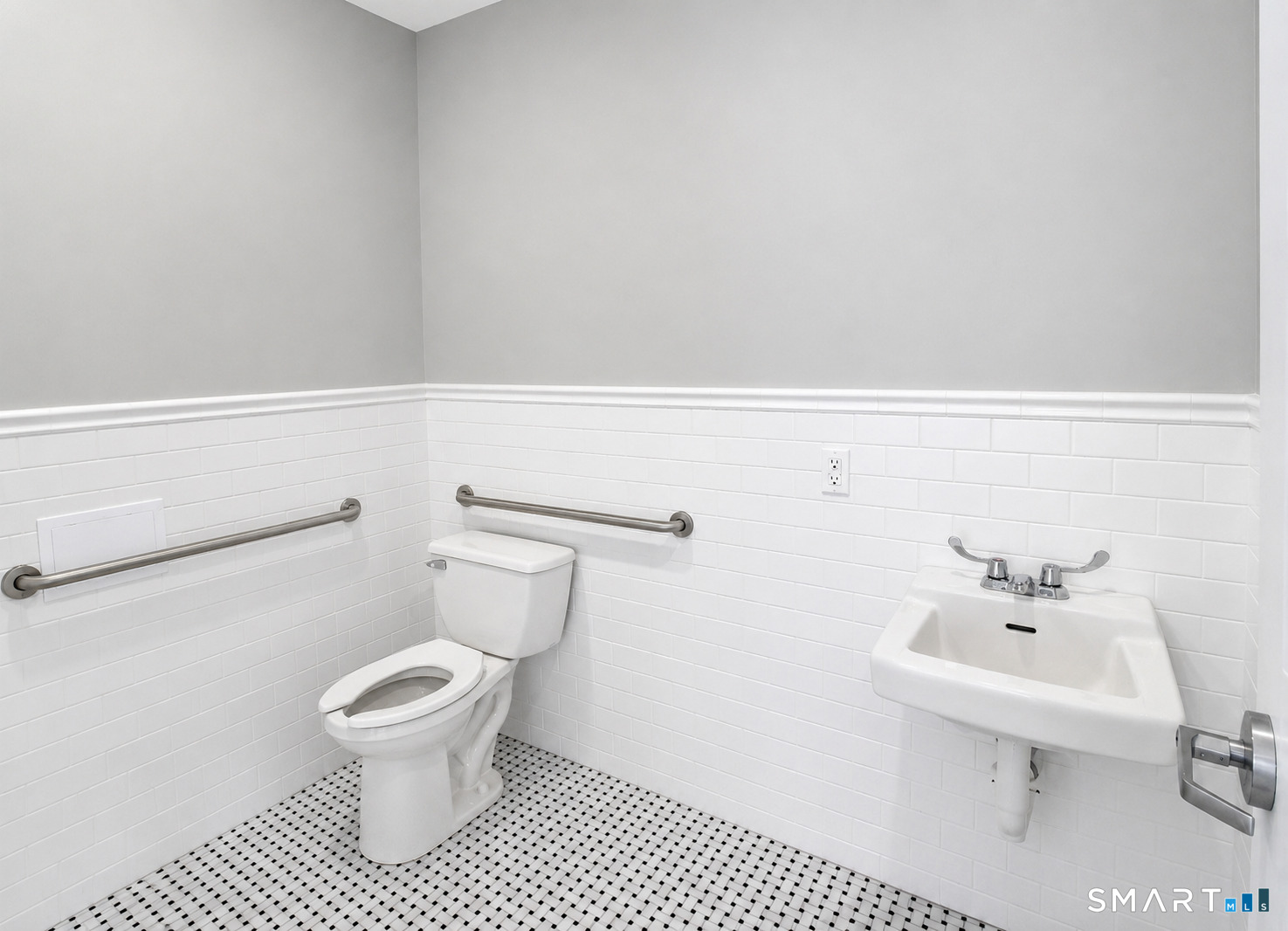 574 Kimball Avenue Property Photo 8