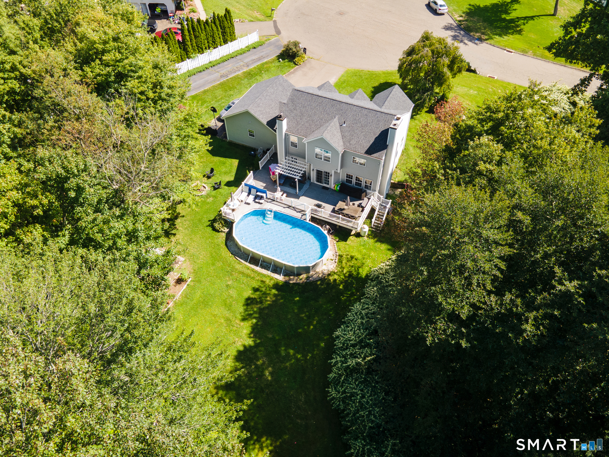 2 Quail Hollow Court Property Photo 2