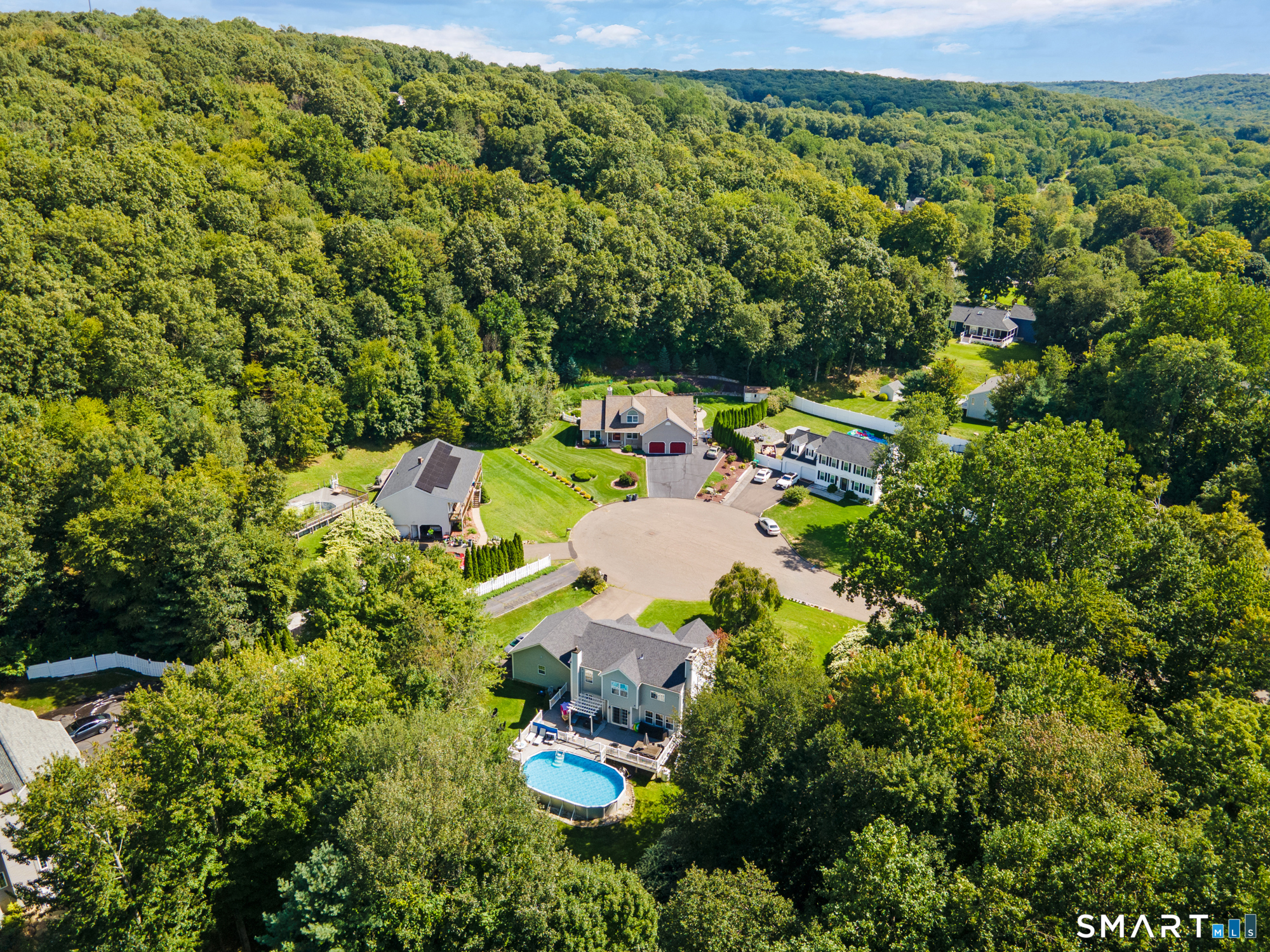 2 Quail Hollow Court Property Photo 3