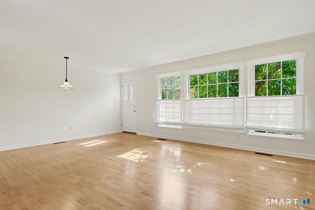 102 Valley 20 Road Property Photo 5