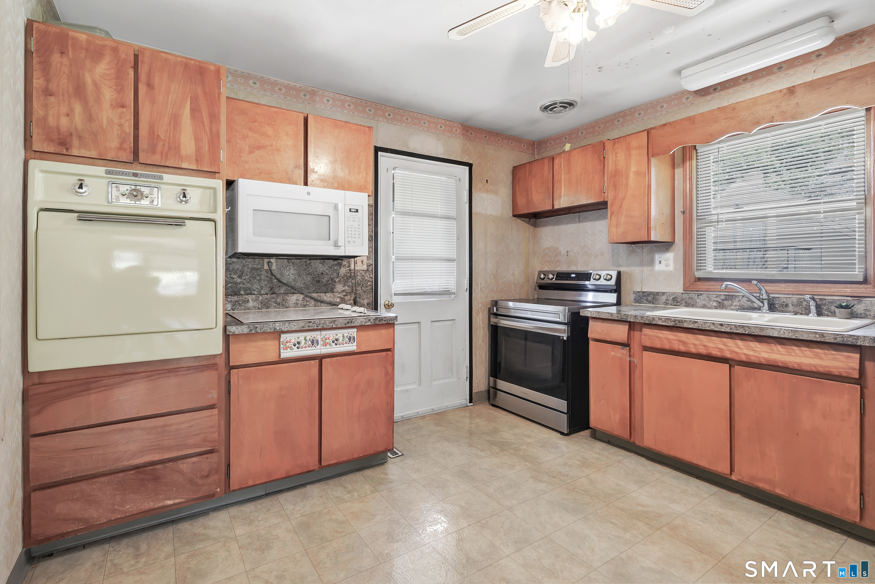 5 Whippoorwill Lane Property Photo 5