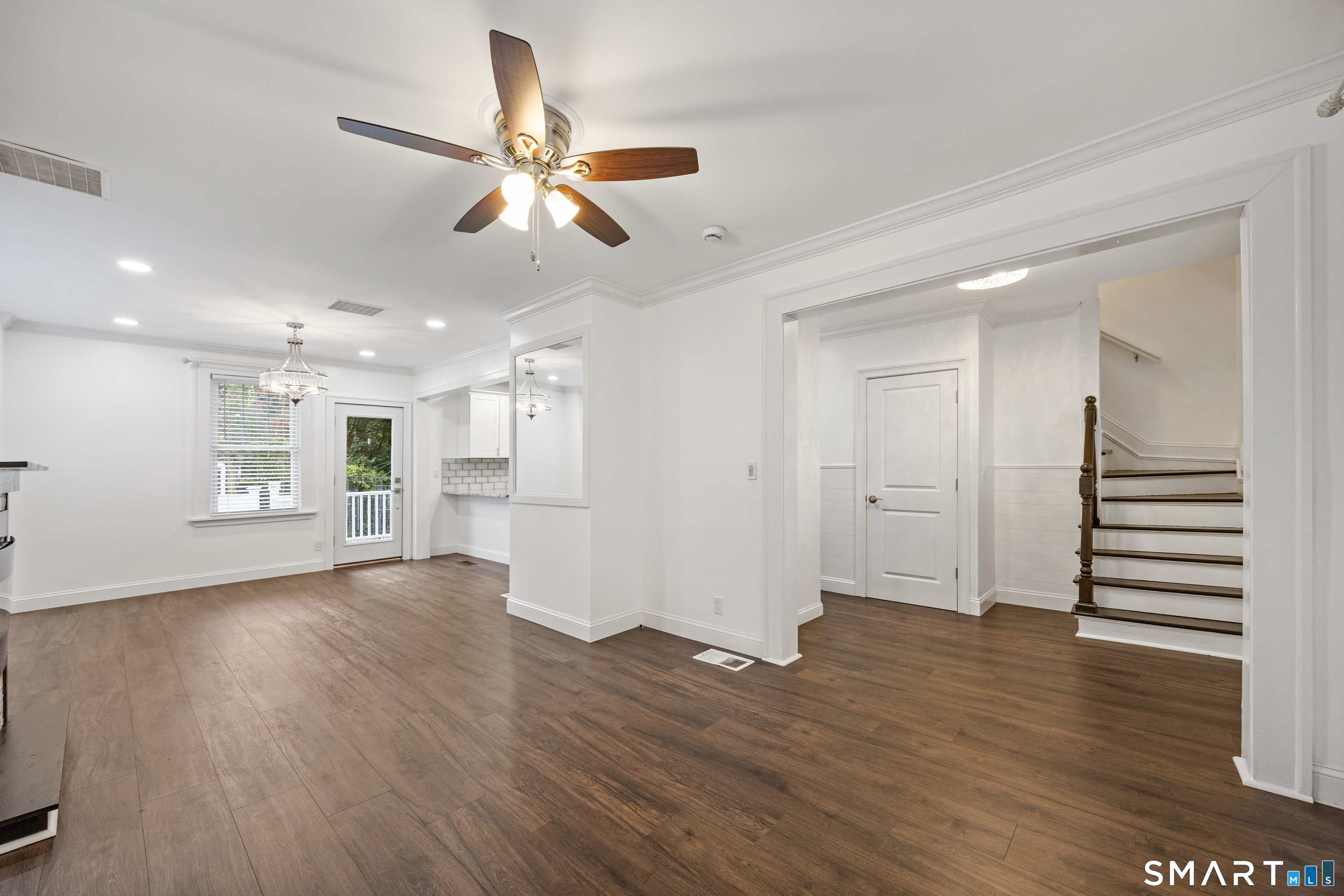 27 Seminole Avenue Property Photo 6