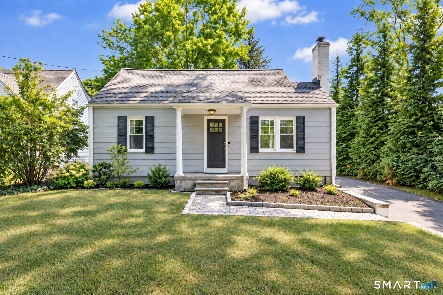 2082 Stratfield Road Property Photo 1