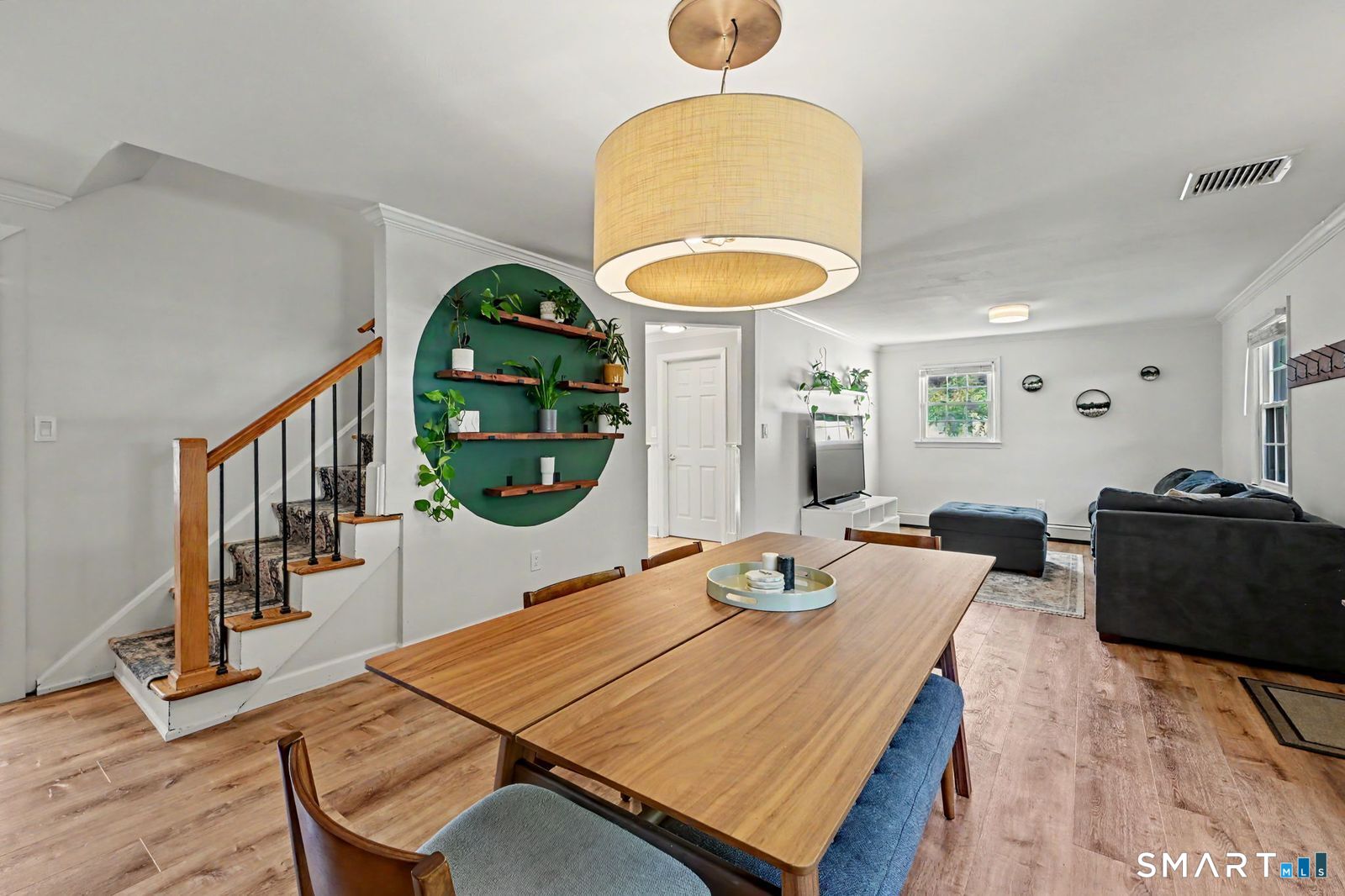 200 Woodridge South Drive Property Photo 4