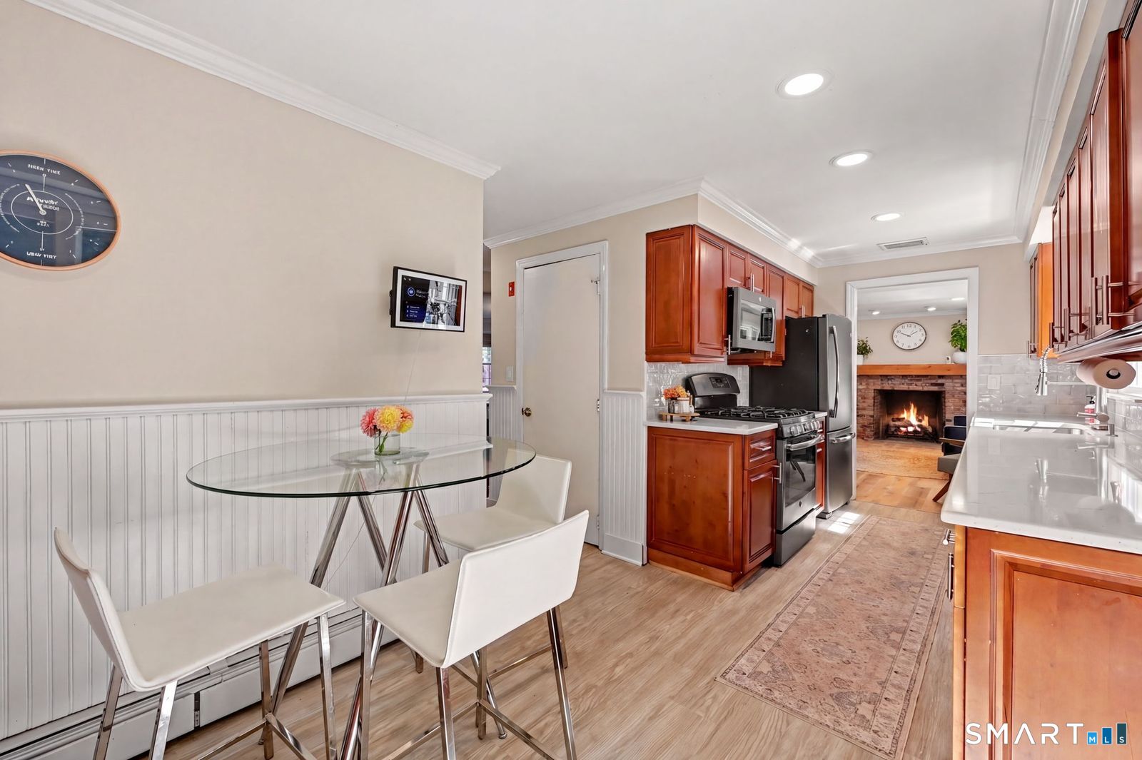 200 Woodridge South Drive Property Photo 9