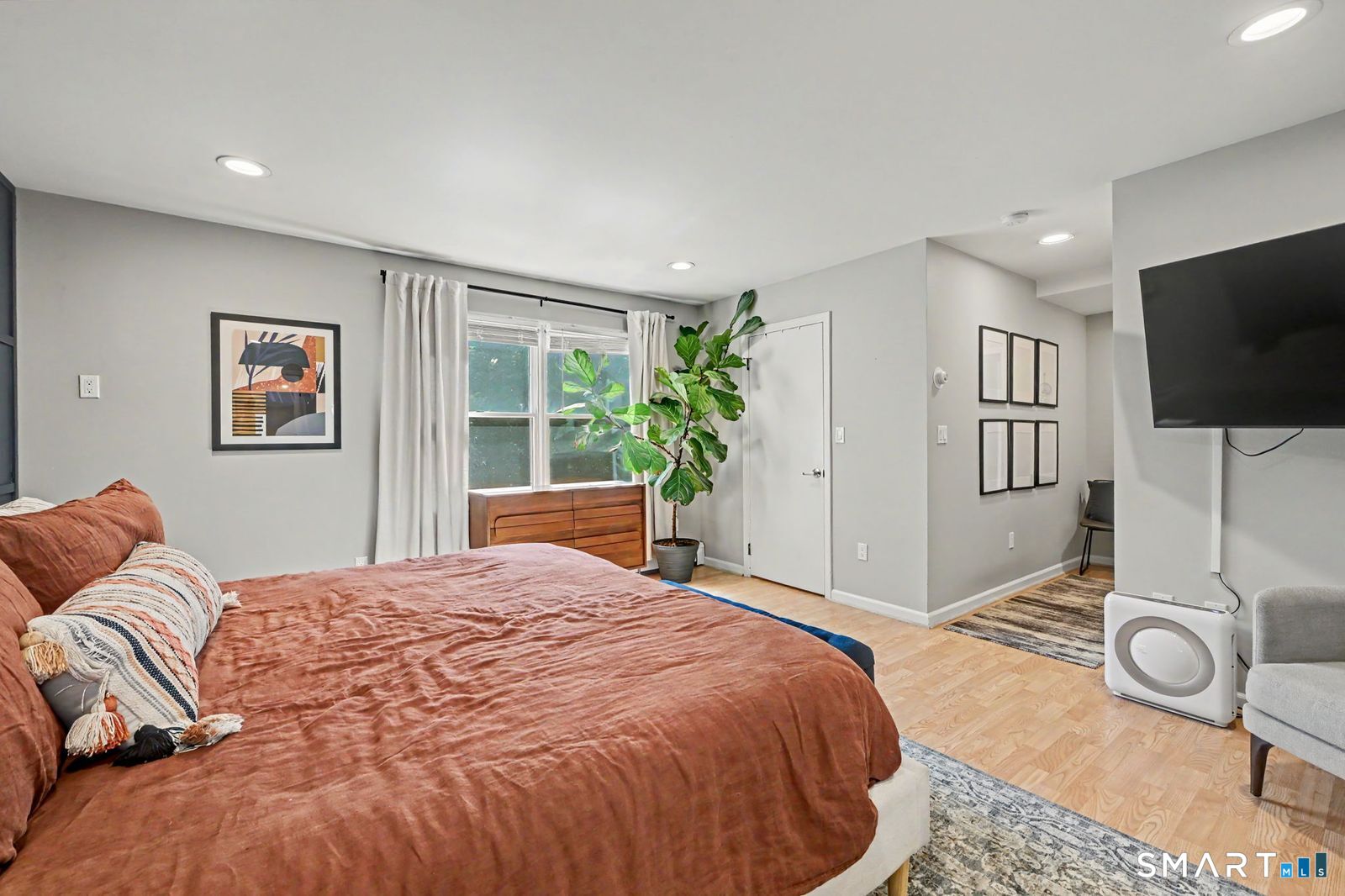200 Woodridge South Drive Property Photo 15