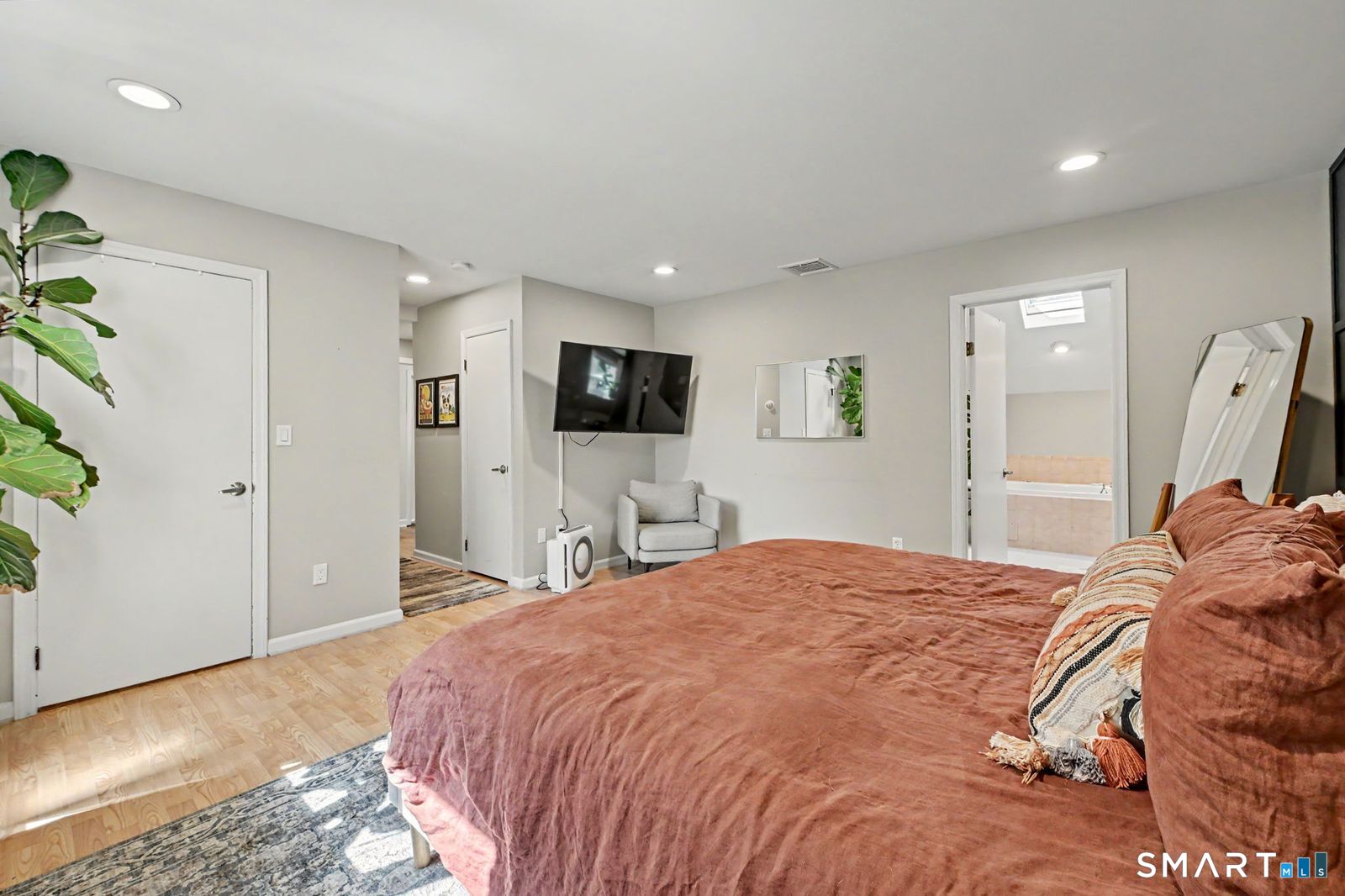 200 Woodridge South Drive Property Photo 17
