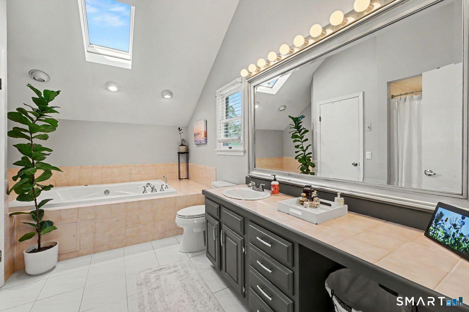 200 Woodridge South Drive Property Photo 18