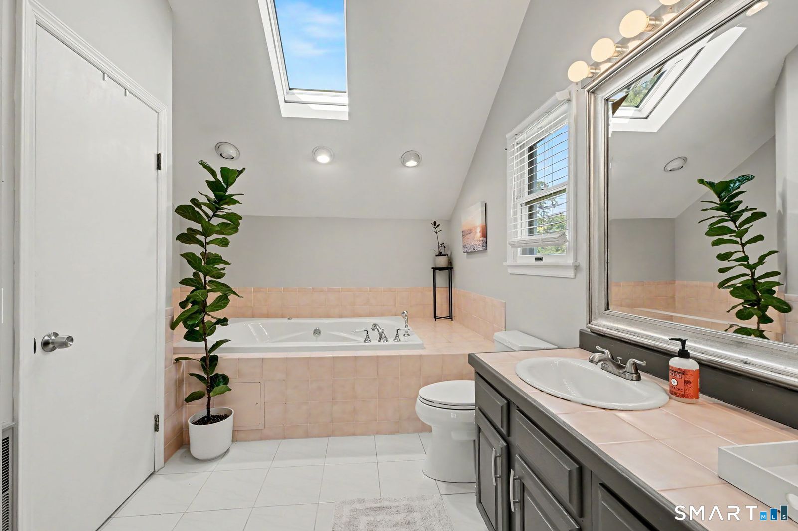 200 Woodridge South Drive Property Photo 19