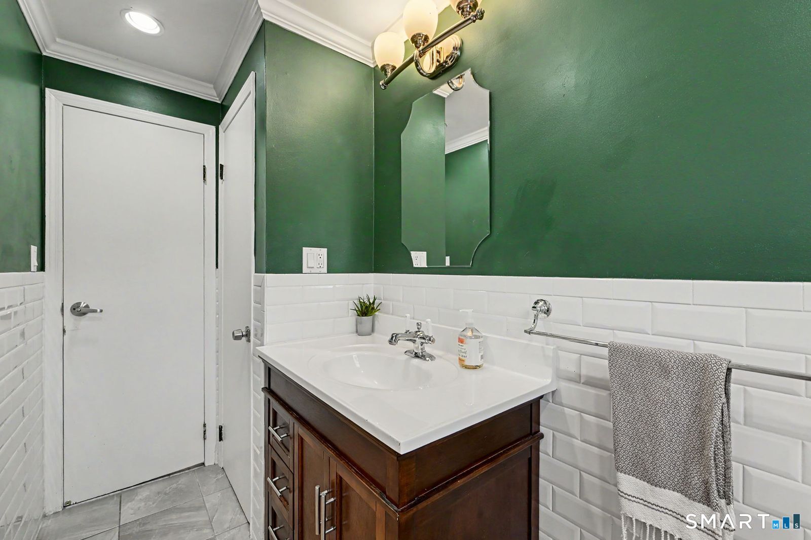 200 Woodridge South Drive Property Photo 30