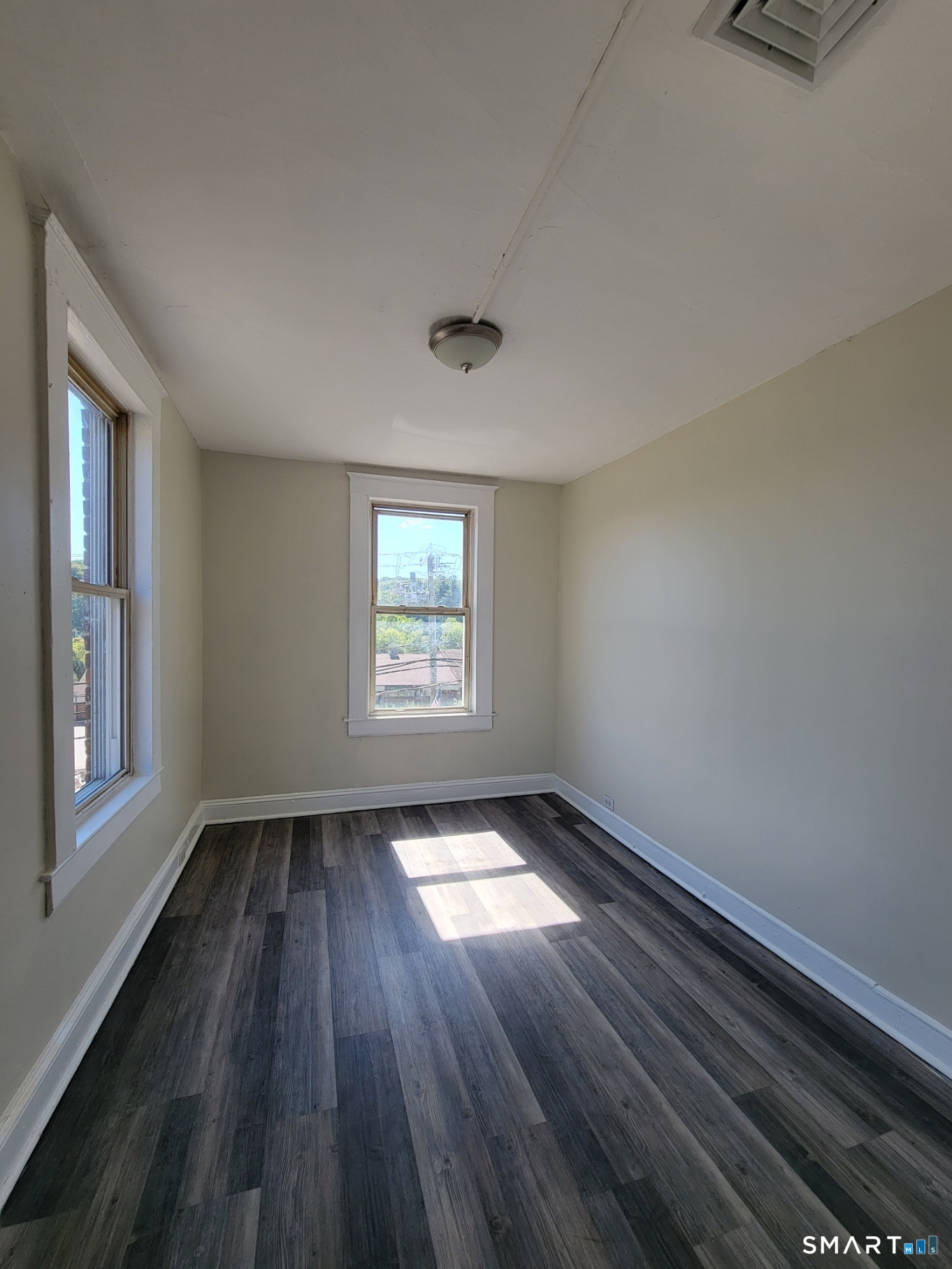 220 Main 6 Street Property Photo 8