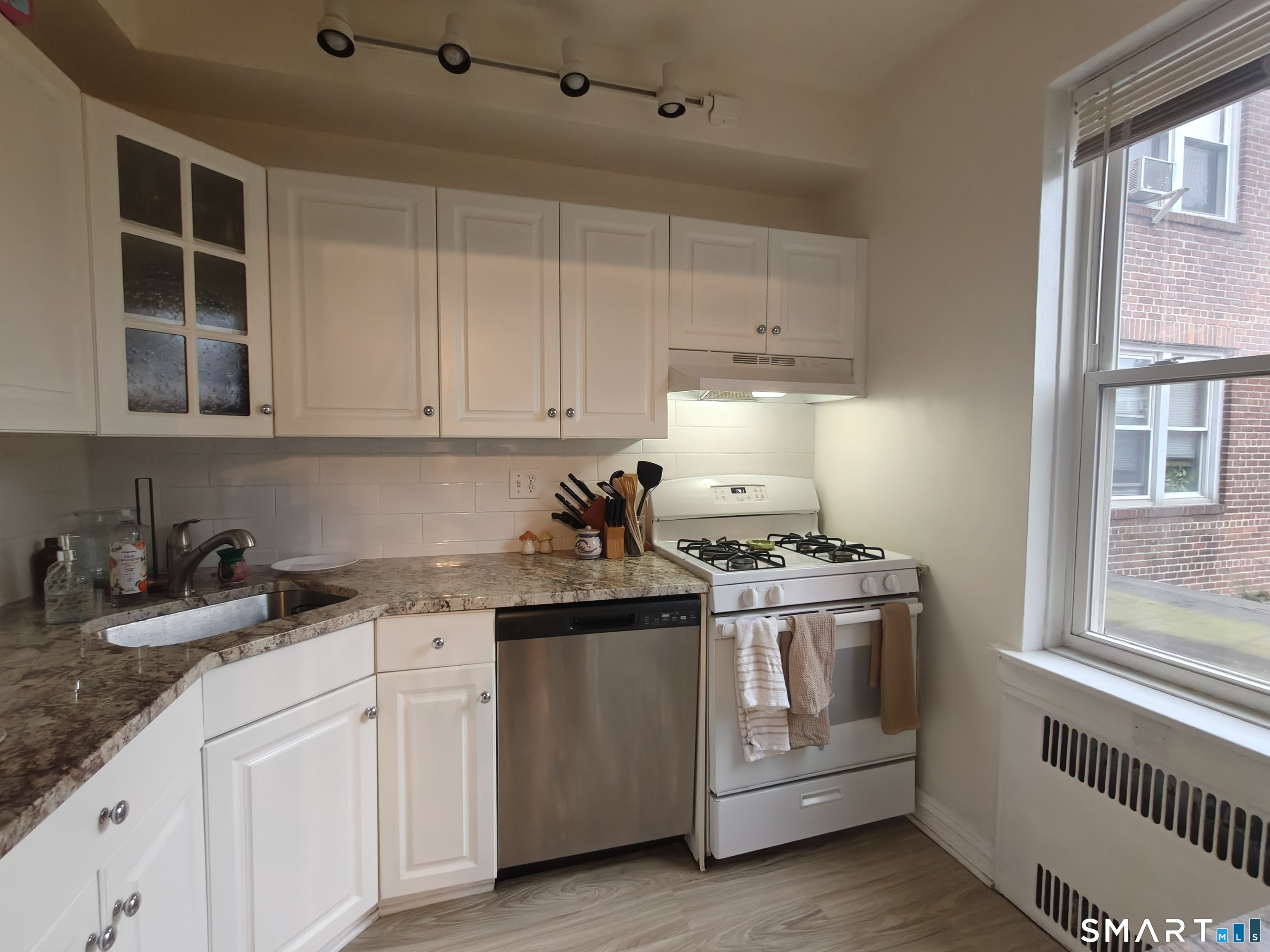 70 Strawberry Hill 5-2a Avenue Property Photo 8