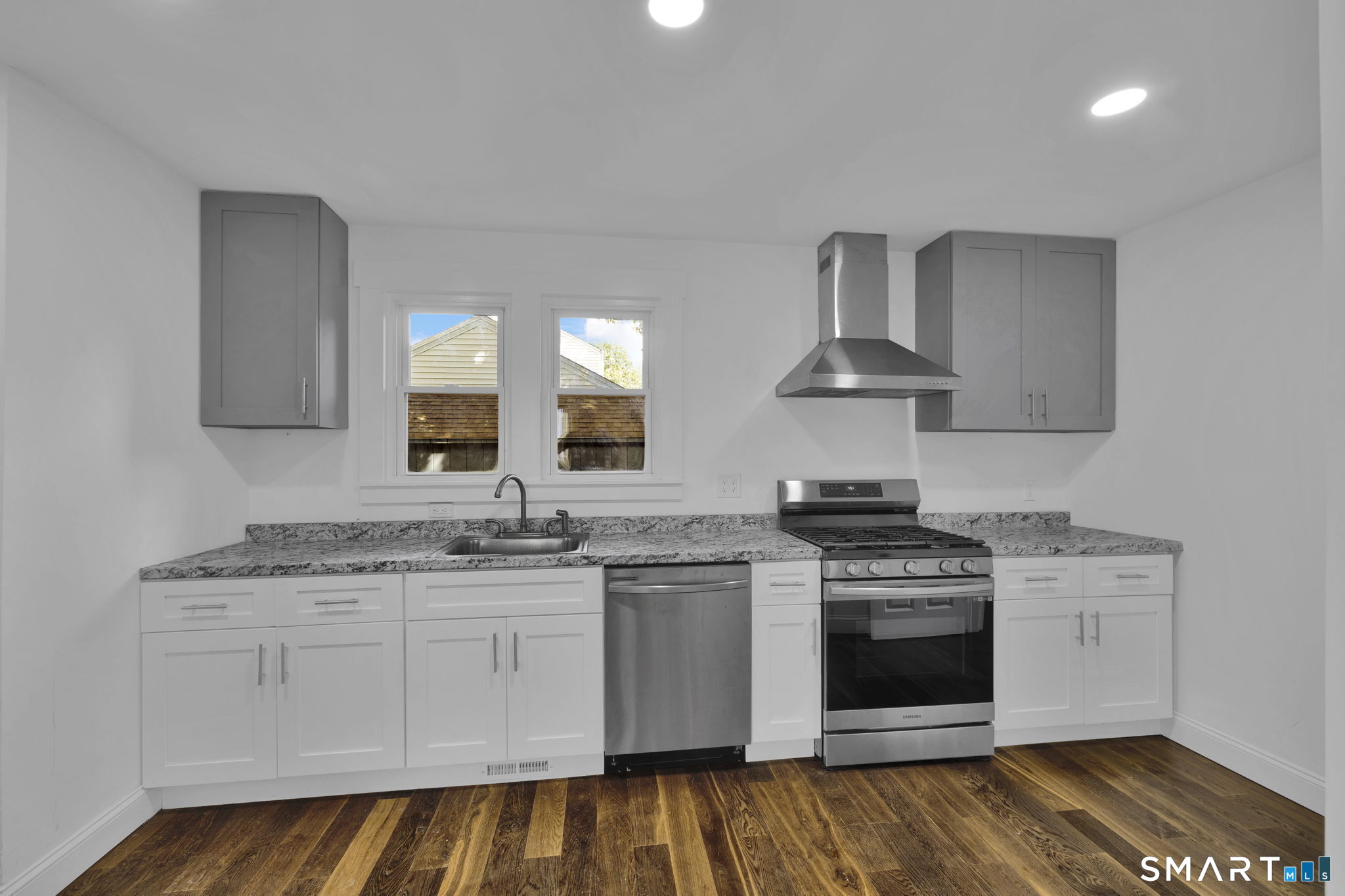 6 Henry Street Property Photo 4
