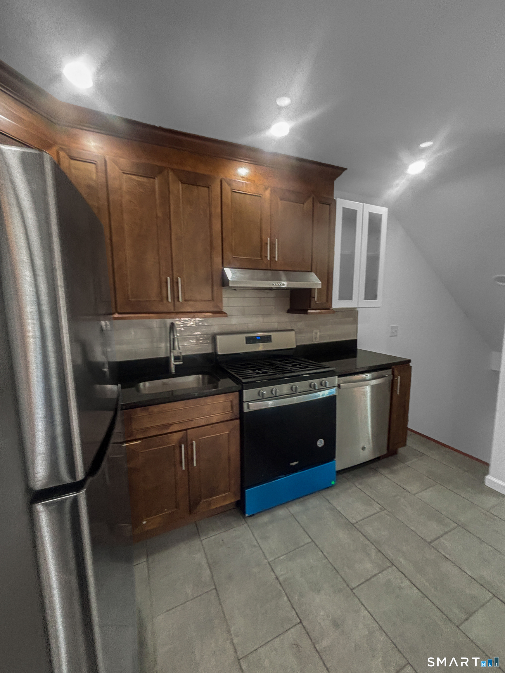 1042 Iranistan 3 Avenue Property Photo 3