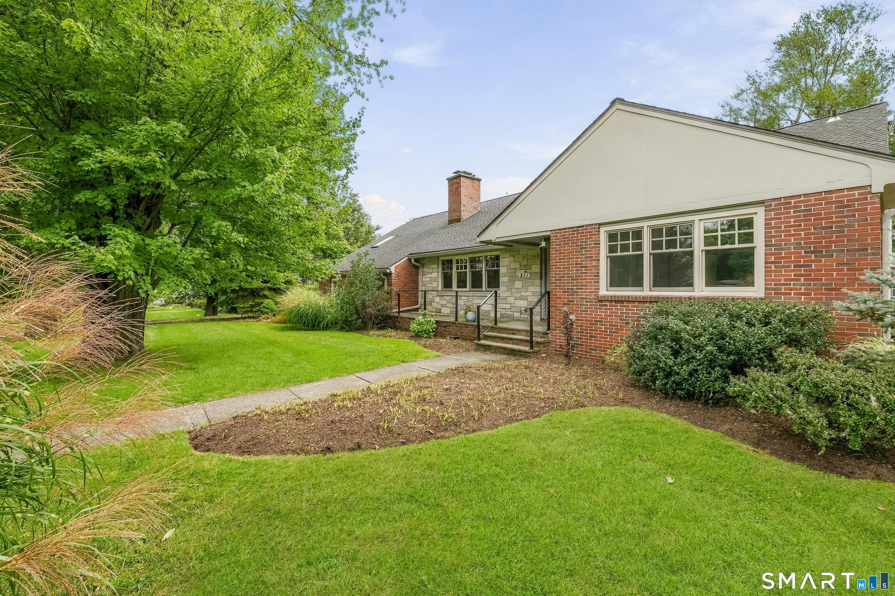 211 Old Farm Road Property Photo 1