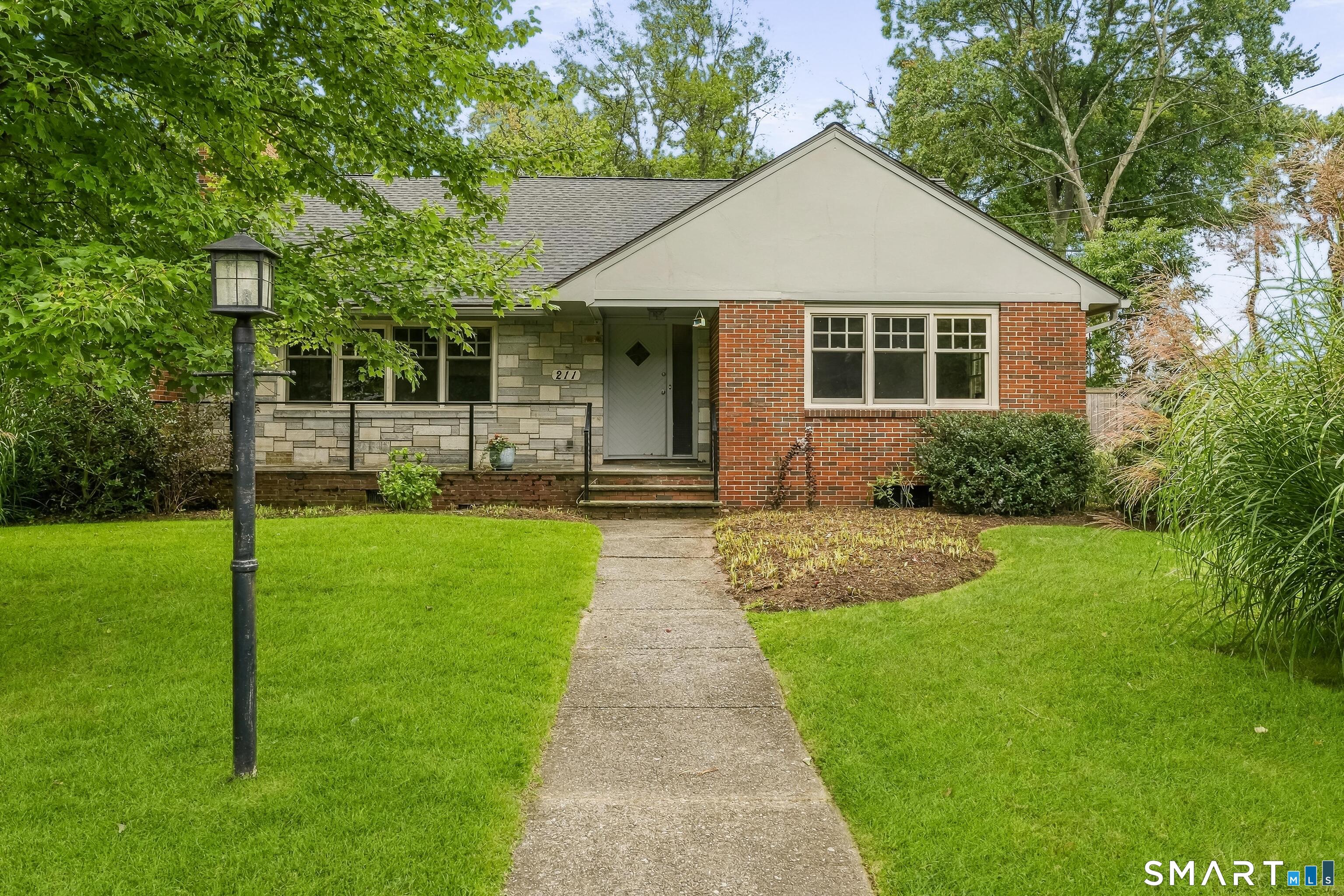 211 Old Farm Road Property Photo 3