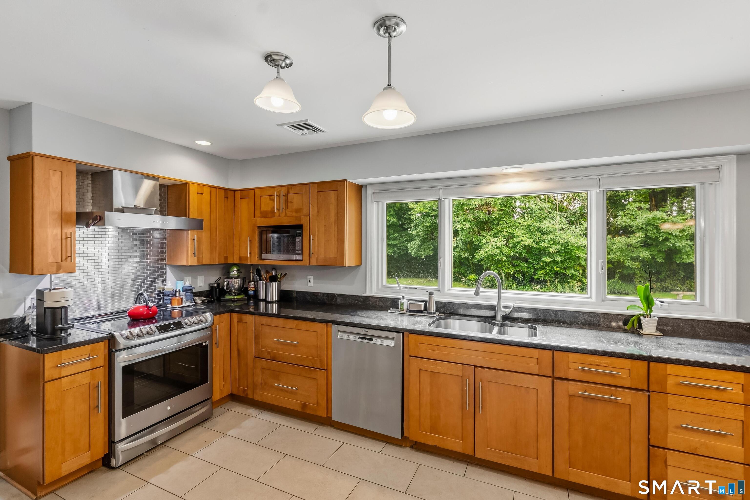 211 Old Farm Road Property Photo 8