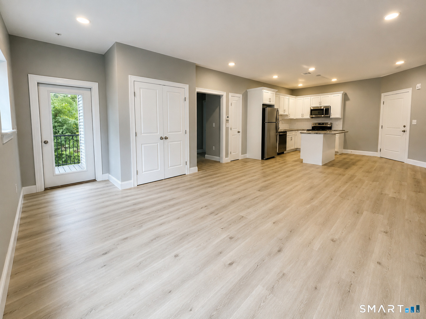 301 Bridgeport 401 Avenue Property Photo 4