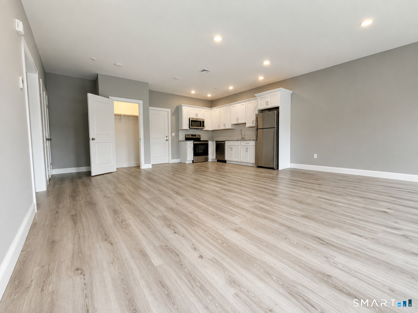 301 Bridgeport 401 Avenue Property Photo 6
