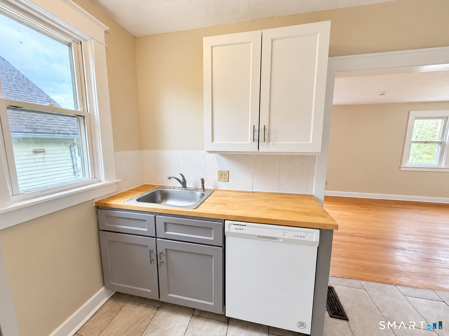 345 Park Street Property Photo 4