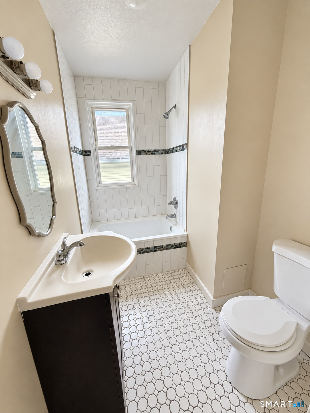 345 Park Street Property Photo 6