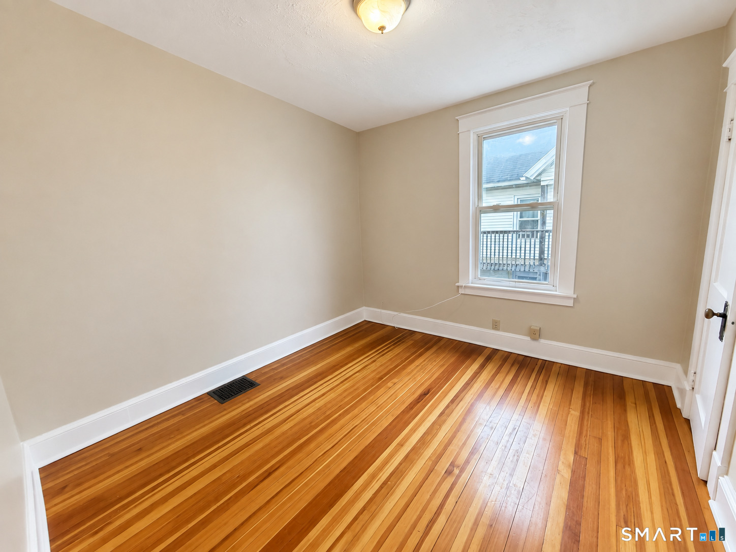 345 Park Street Property Photo 7