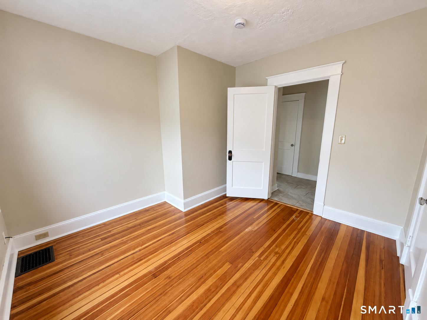 345 Park Street Property Photo 9