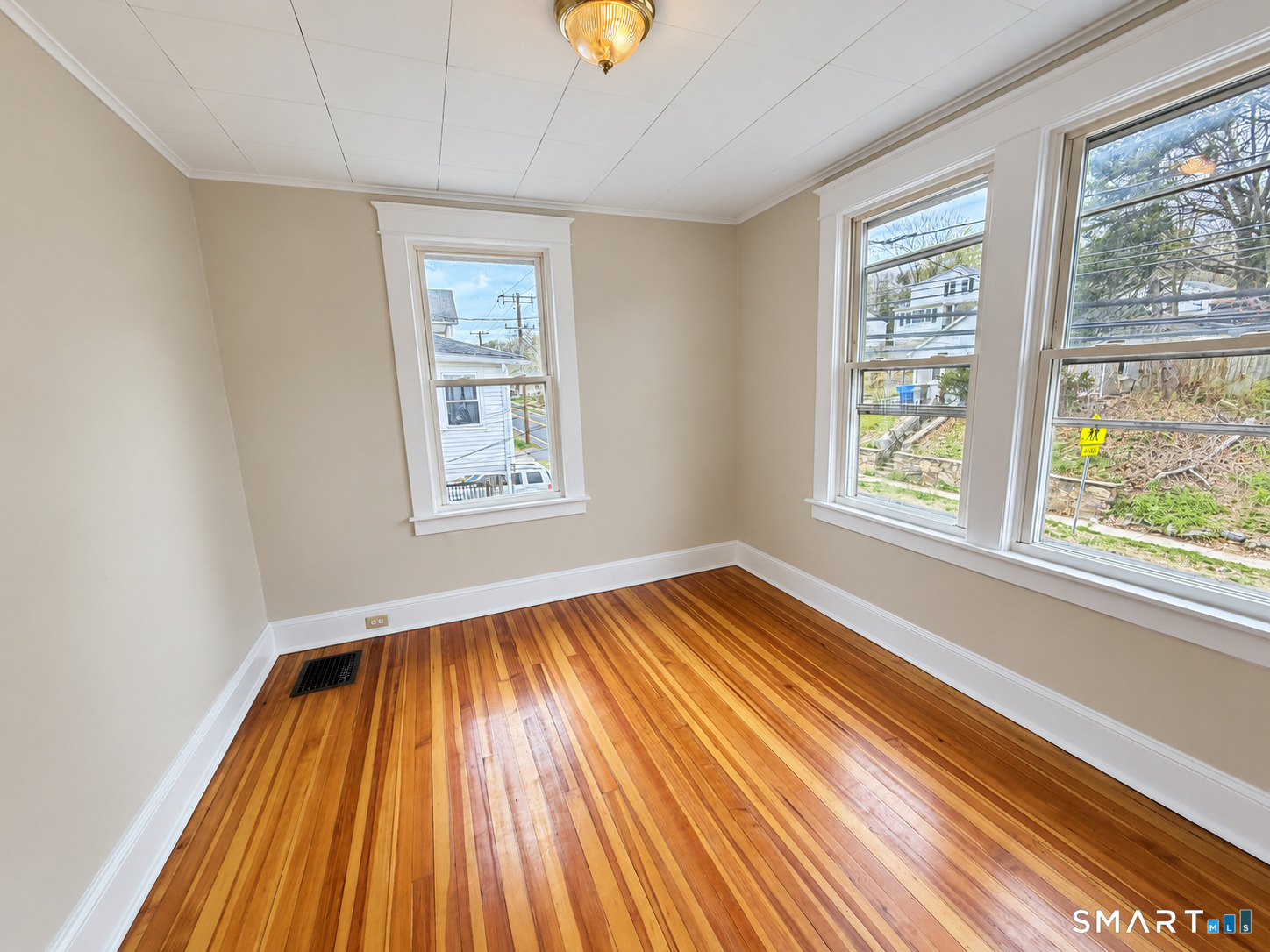 345 Park Street Property Photo 11