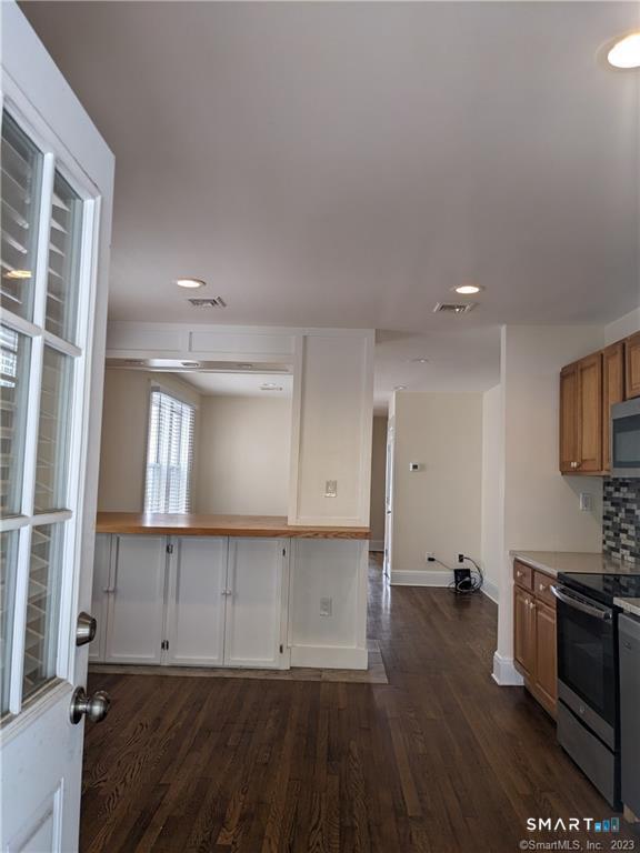 23 1/2 1st 2 Street Property Photo 5