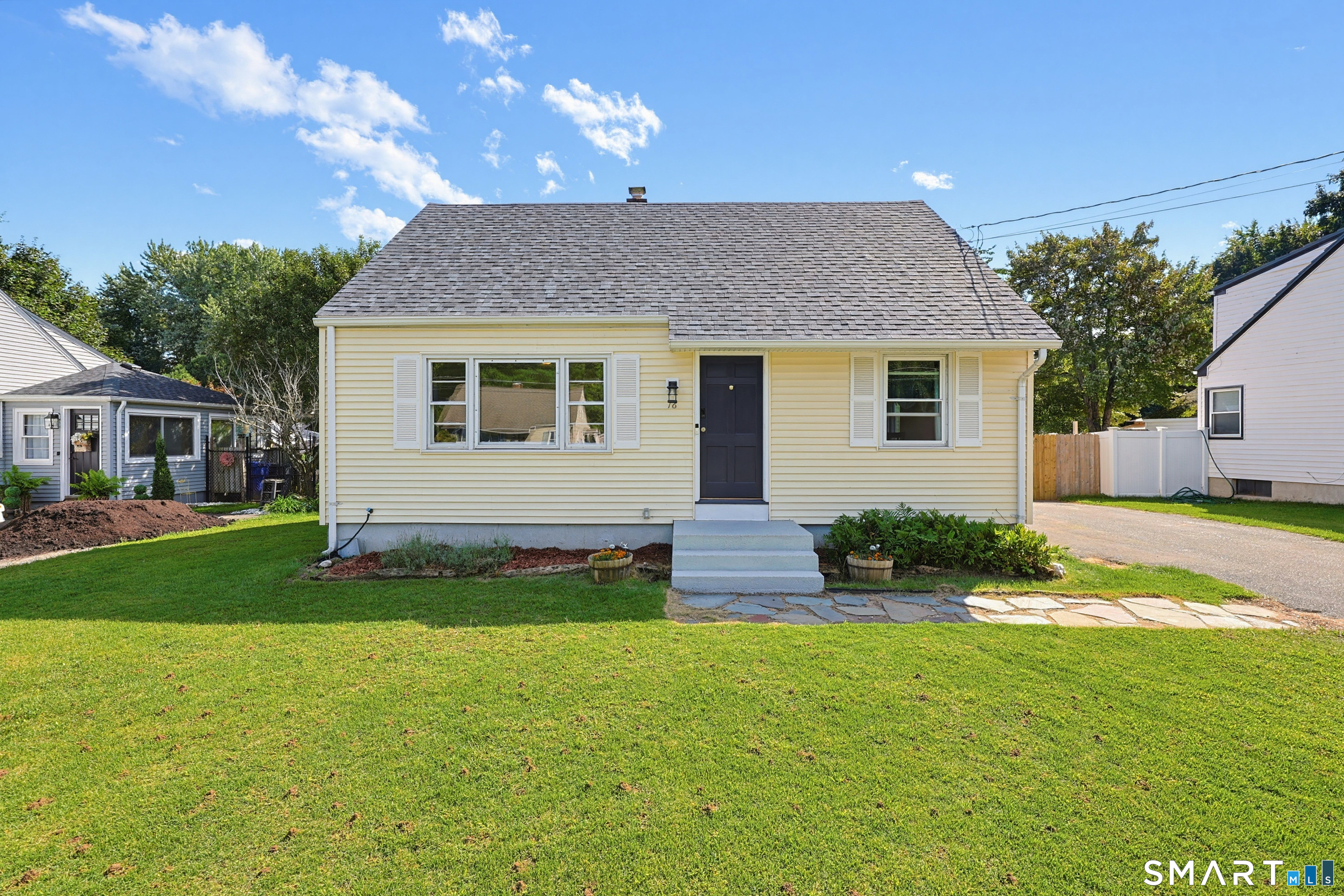 16 King Court Property Photo 1