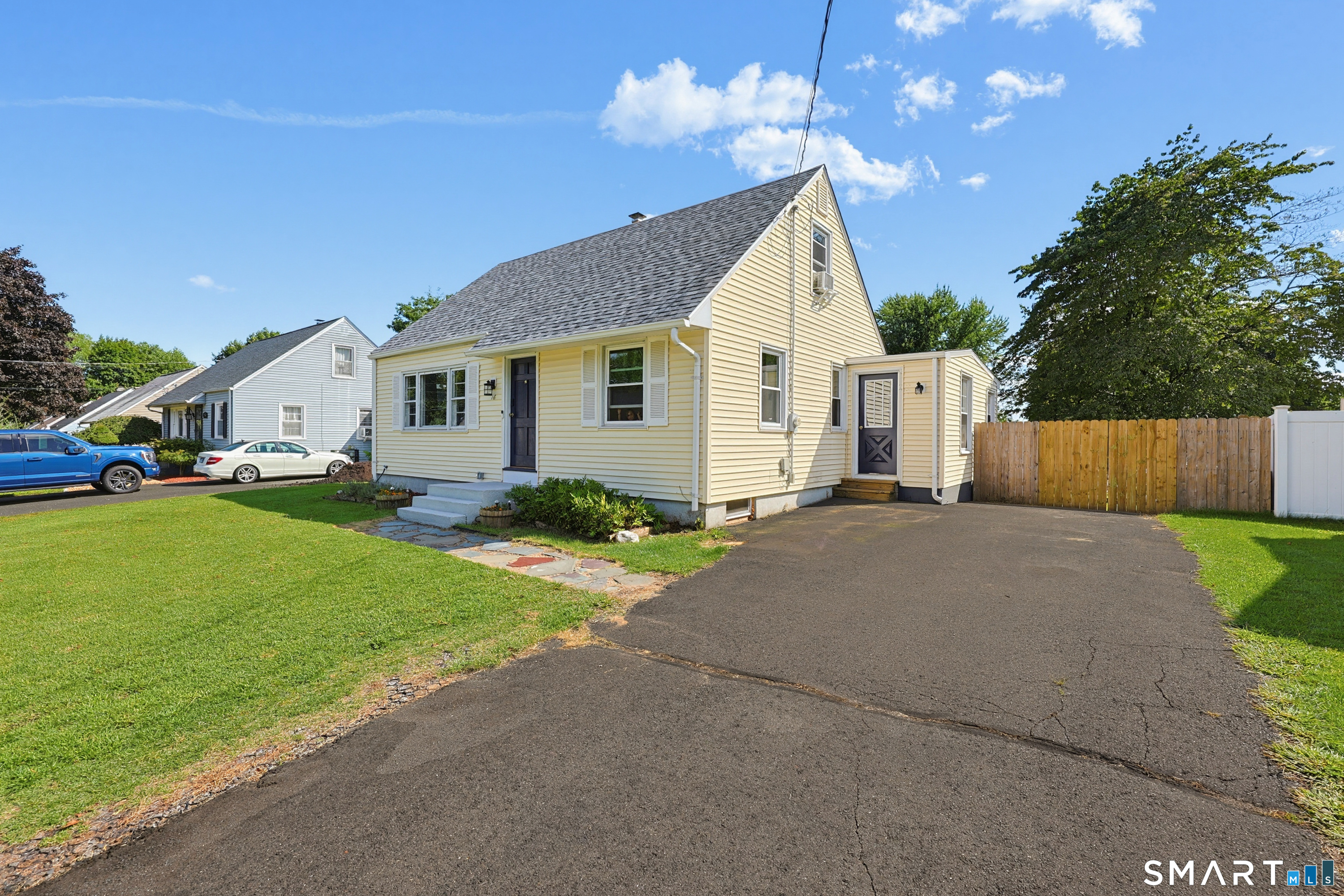 16 King Court Property Photo 2