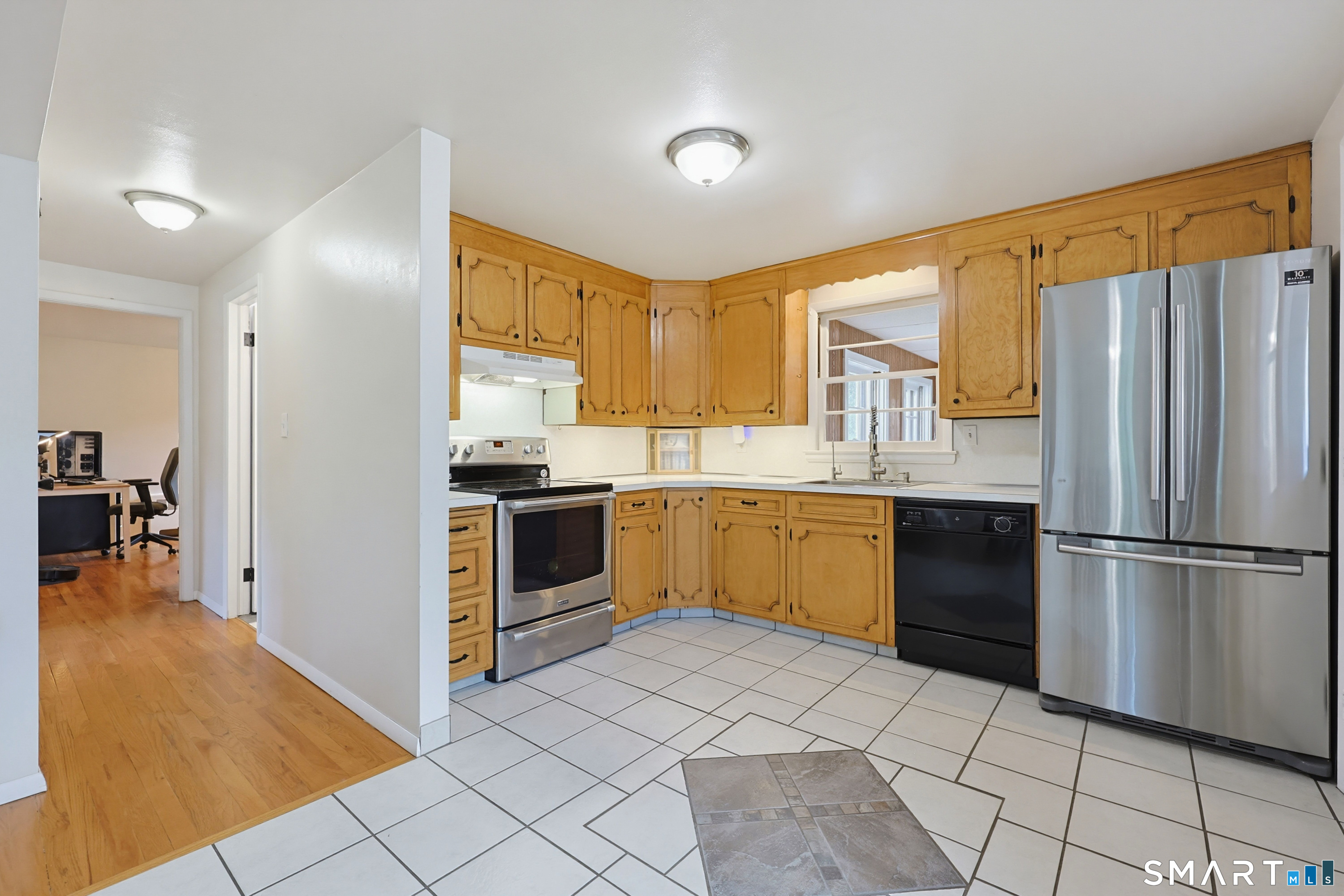 16 King Court Property Photo 3