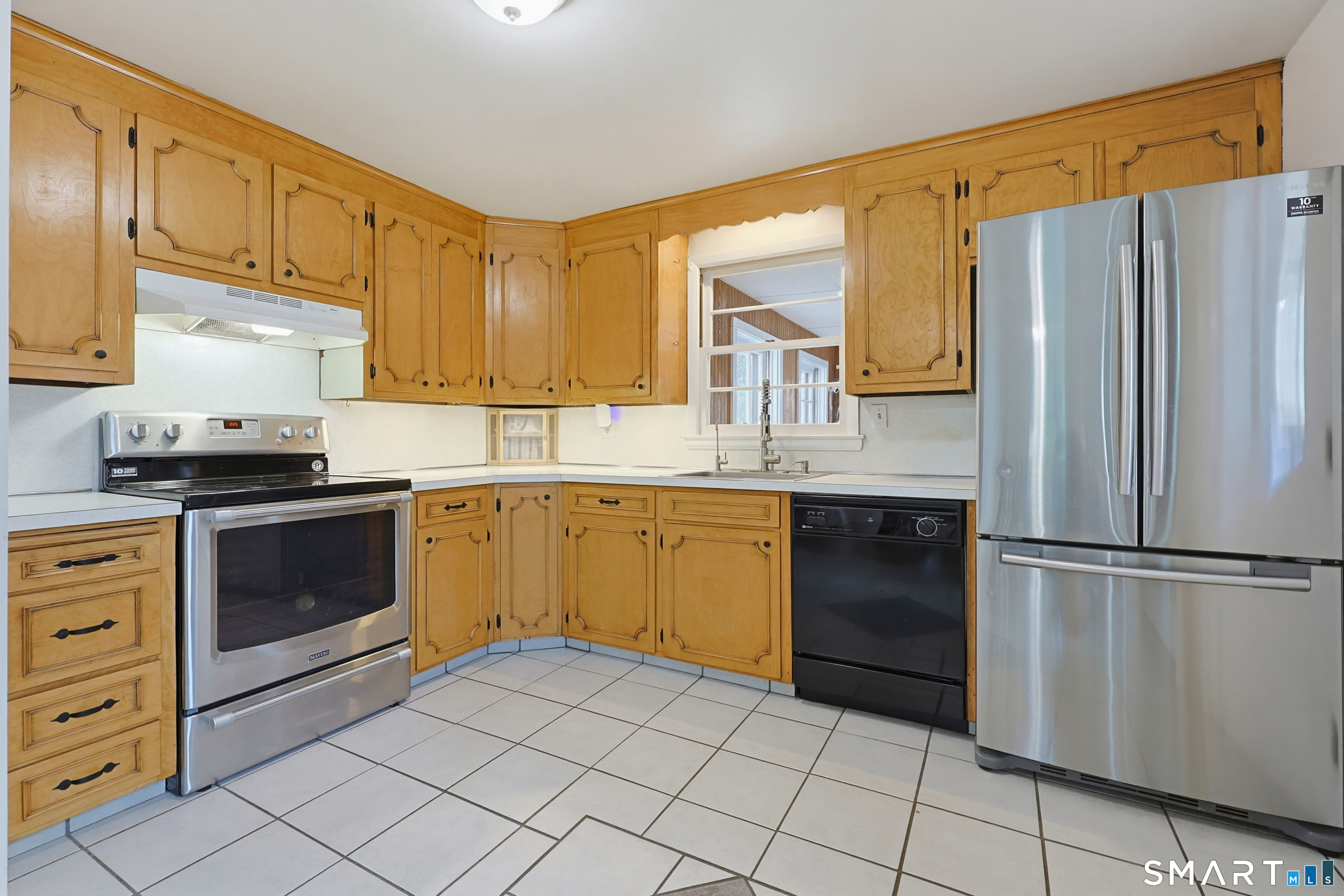 16 King Court Property Photo 4