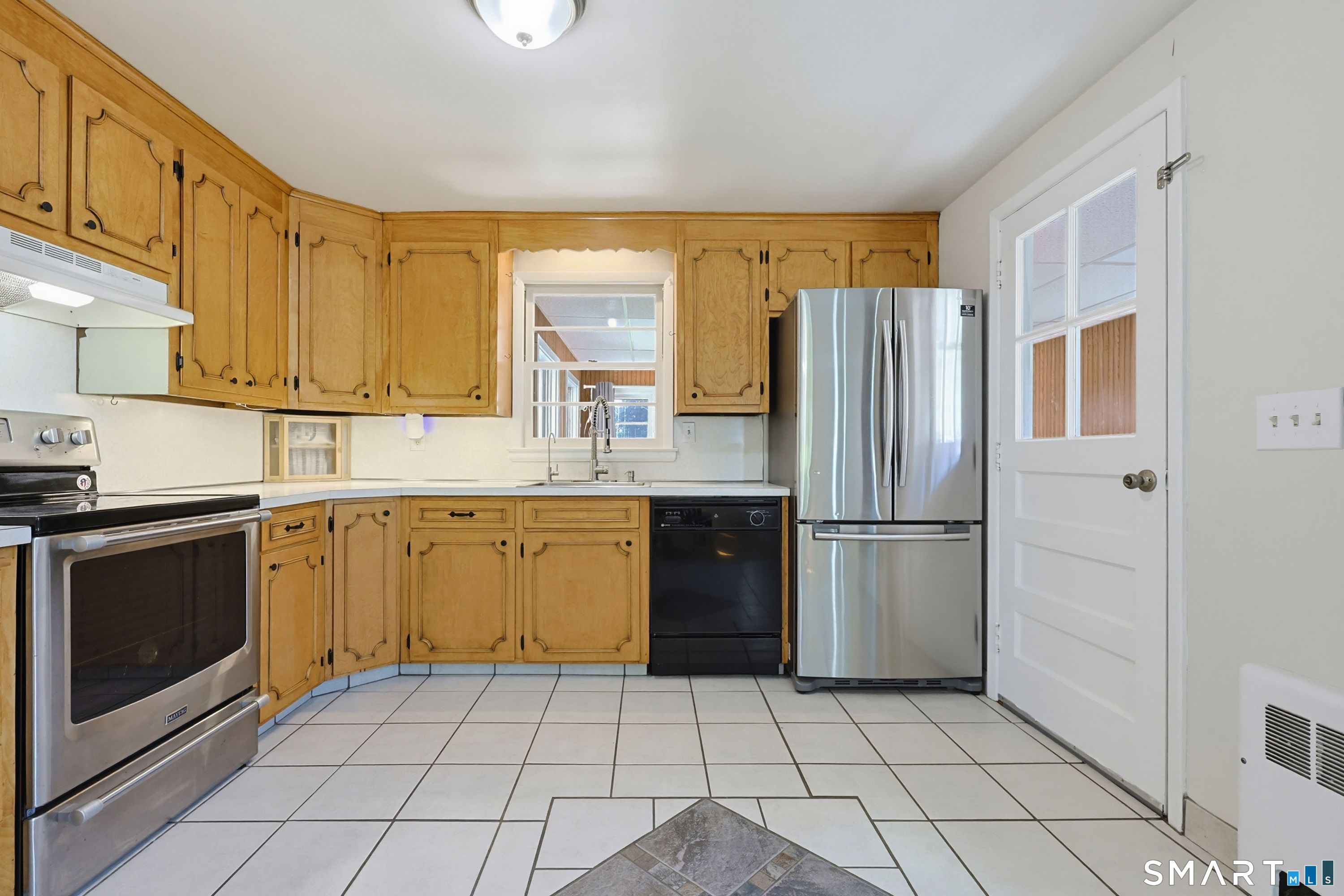 16 King Court Property Photo 6