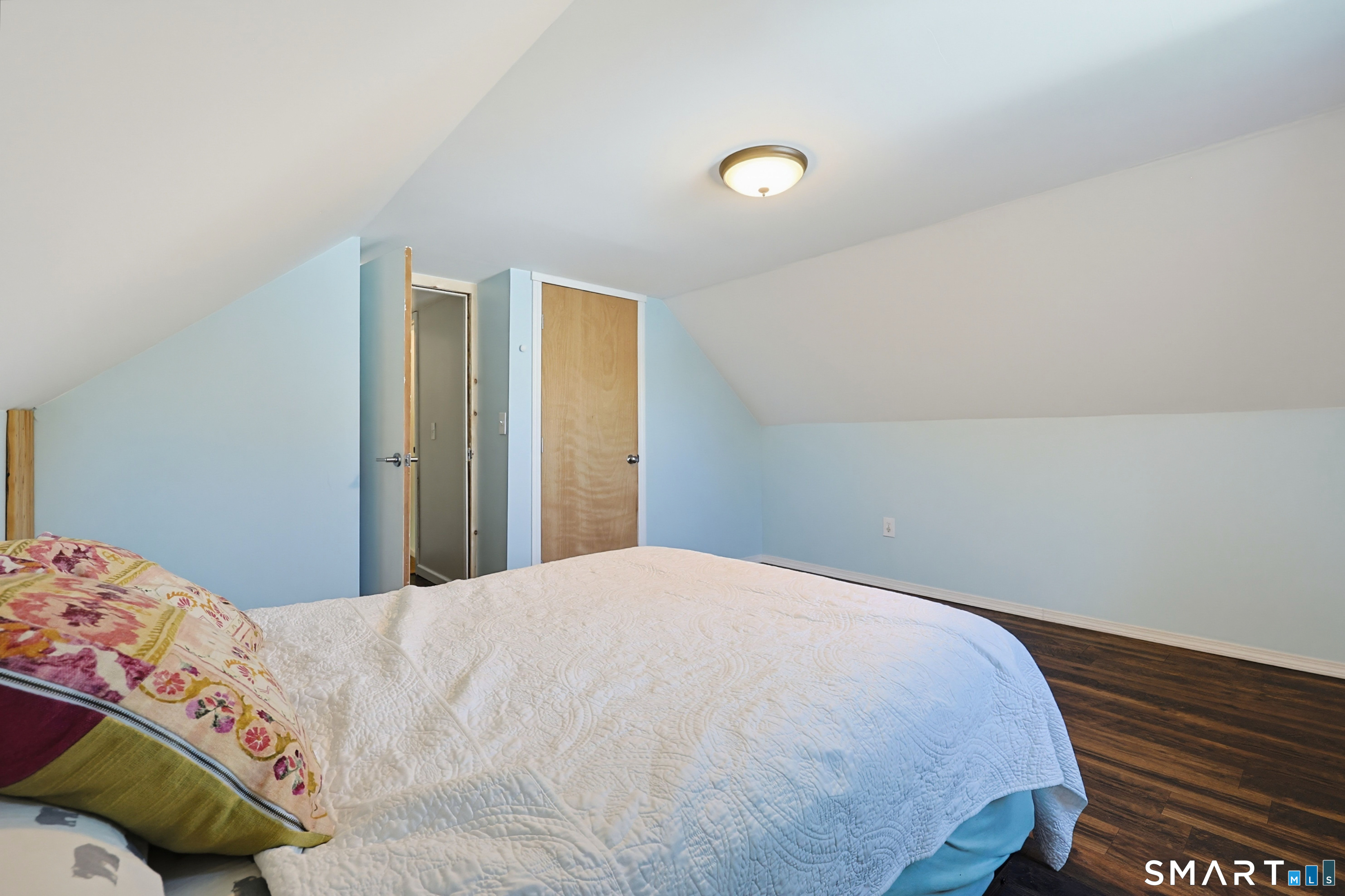 16 King Court Property Photo 16