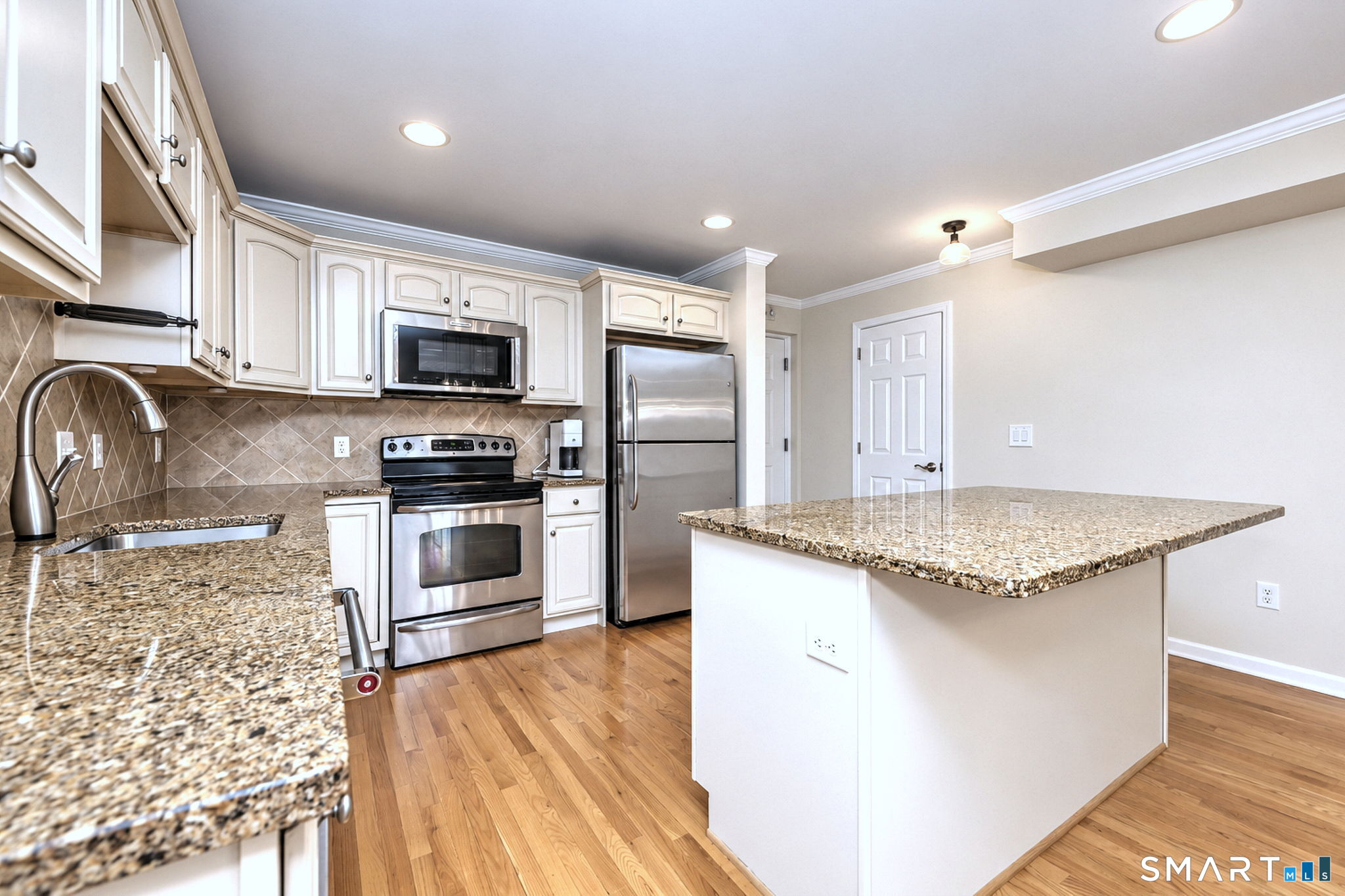 180 Melba 214 Street Property Photo 6