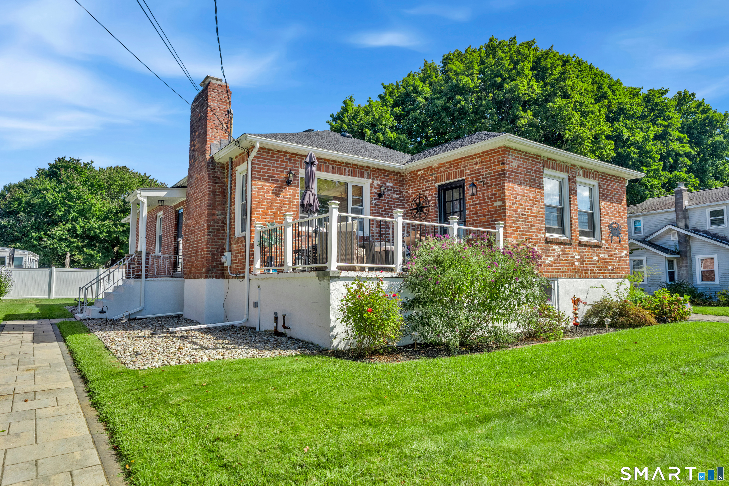 69 Niantic River Road Property Photo 1
