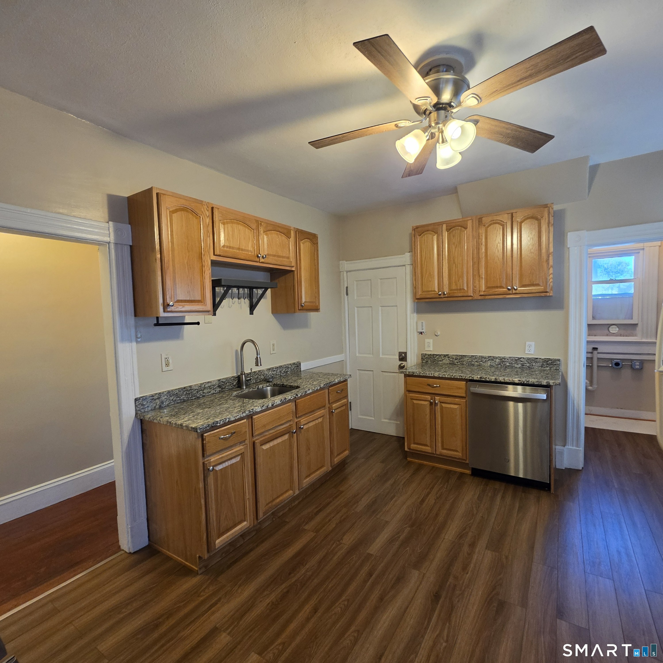 142 Oakland 2 Terrace Property Photo 1
