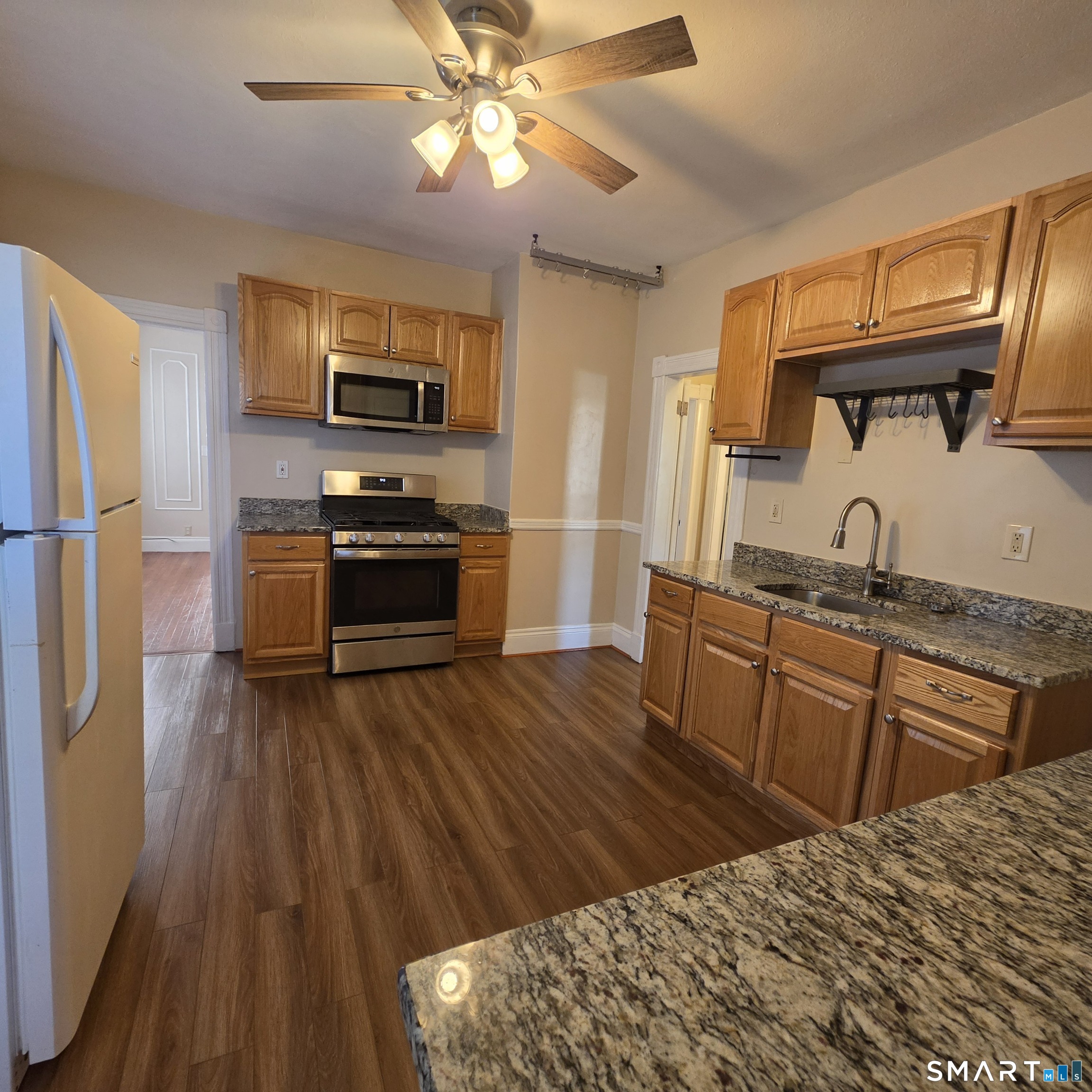 142 Oakland 2 Terrace Property Photo 4