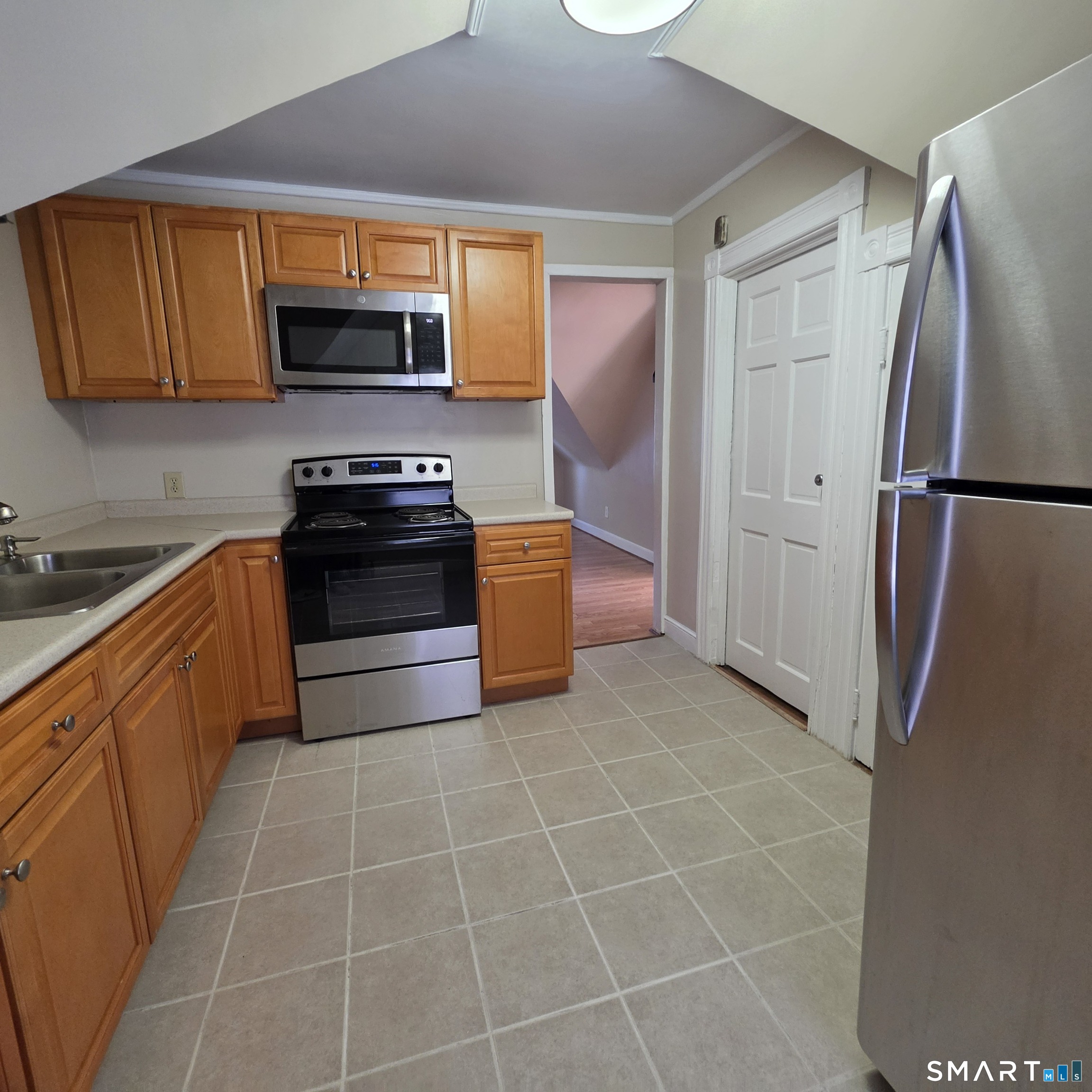 142 Oakland 3 Terrace Property Photo 1