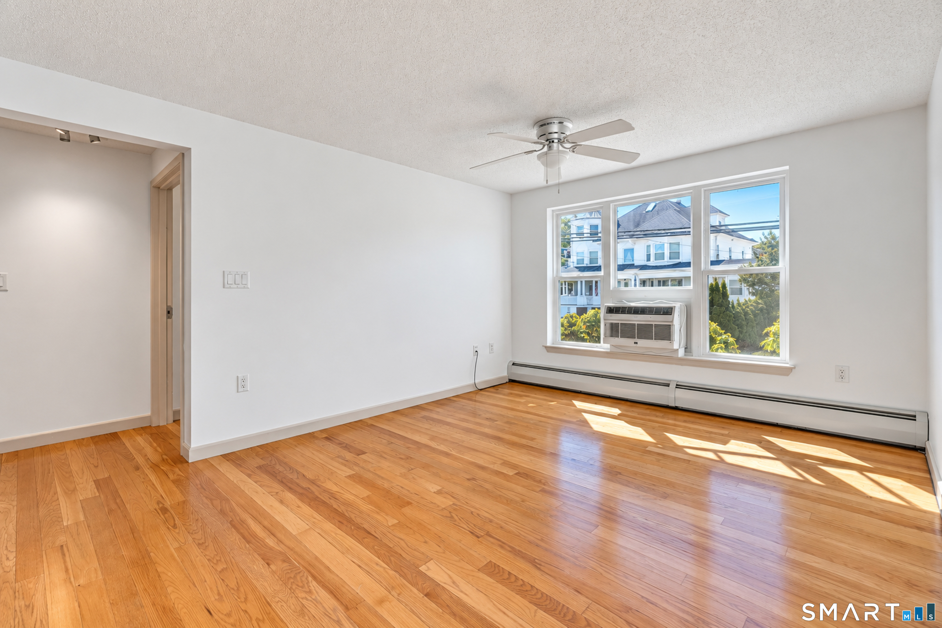 184 Pequot 305 Avenue Property Photo 6