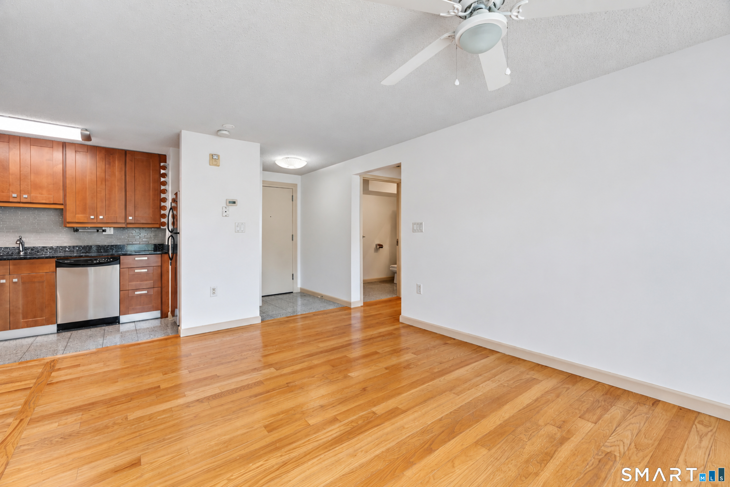 184 Pequot 305 Avenue Property Photo 7