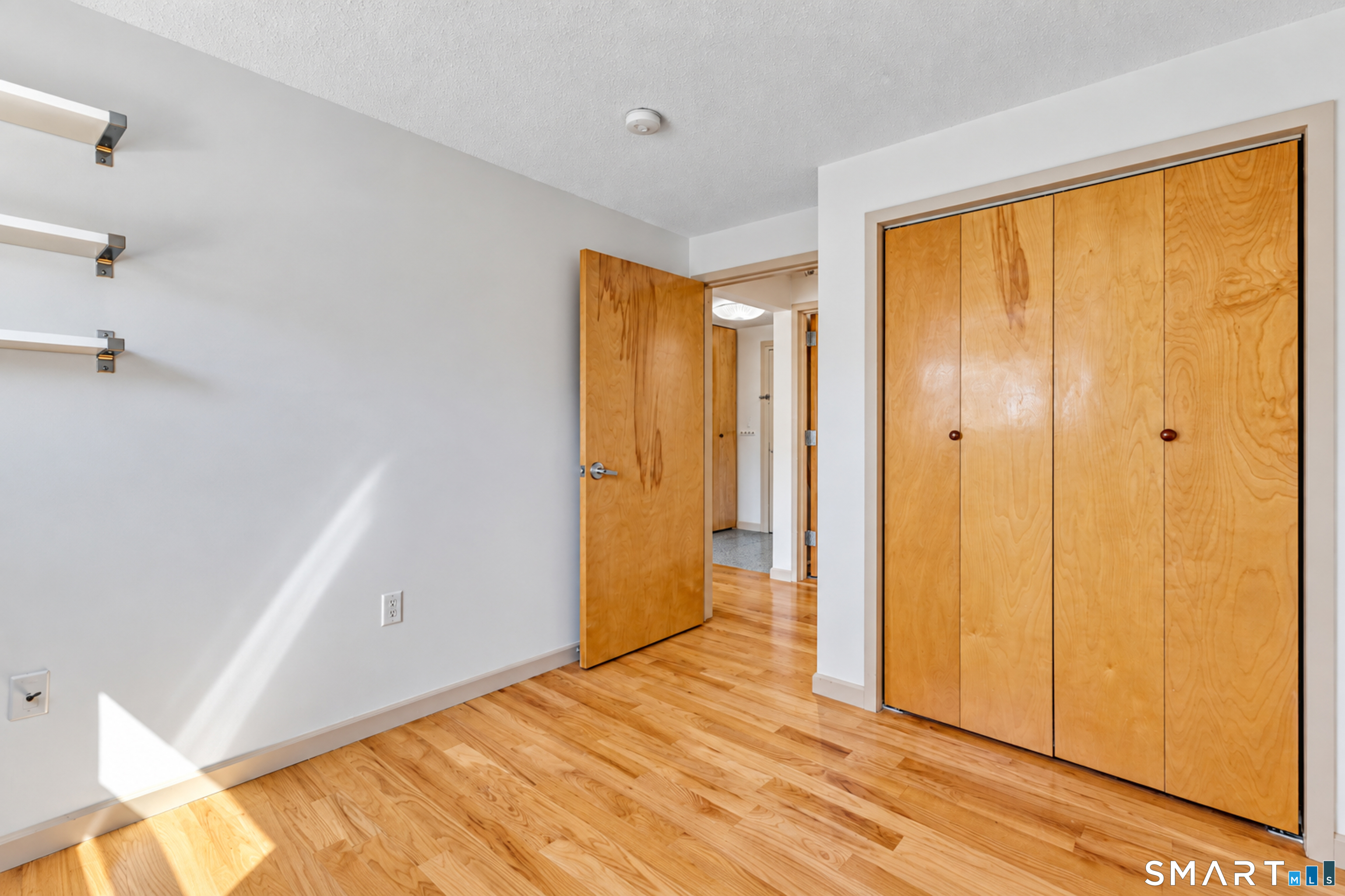 184 Pequot 305 Avenue Property Photo 14
