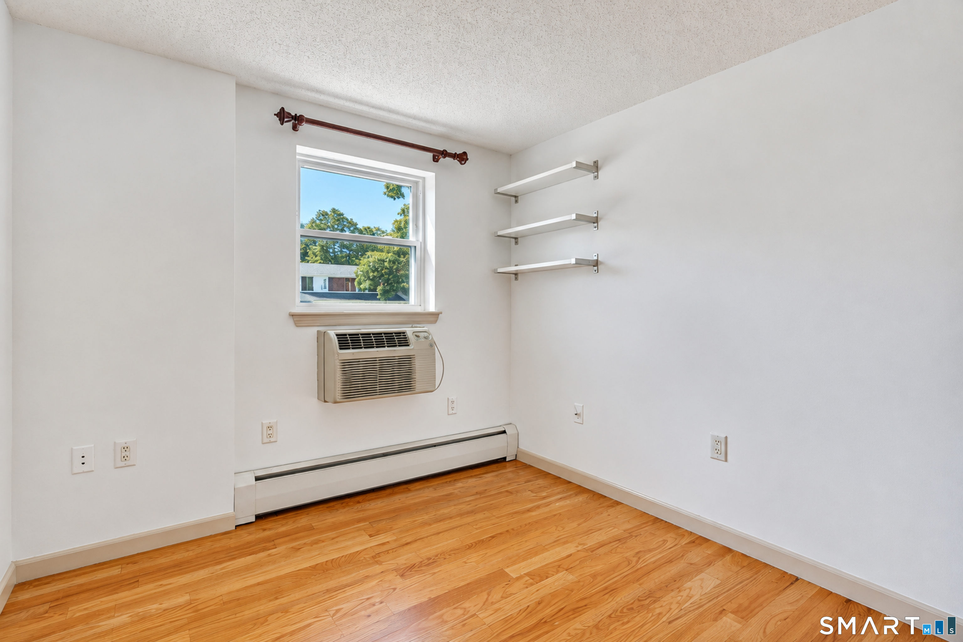 184 Pequot 305 Avenue Property Photo 15