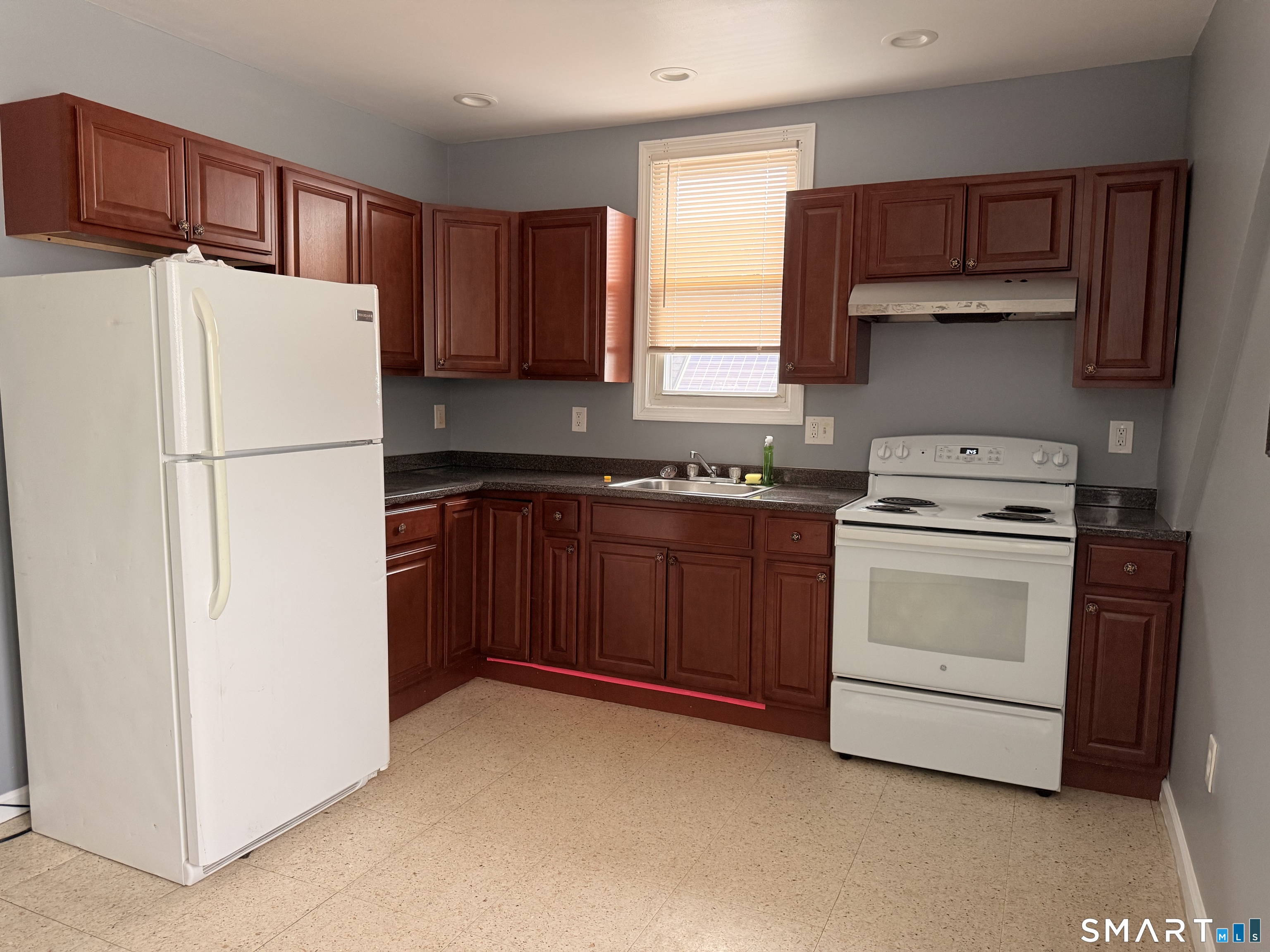 438 Hollister Avenue Property Photo 1