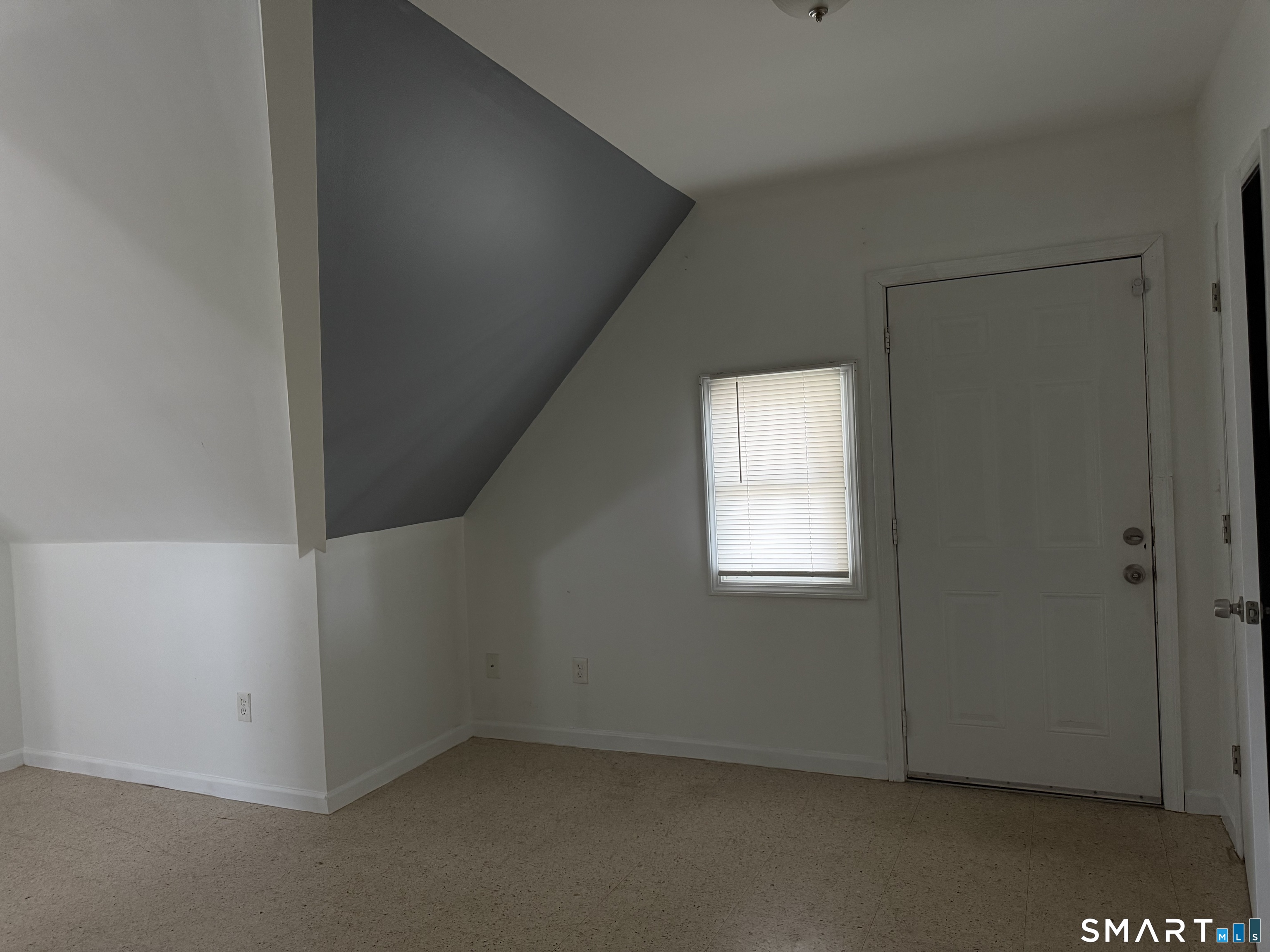 438 Hollister Avenue Property Photo 3