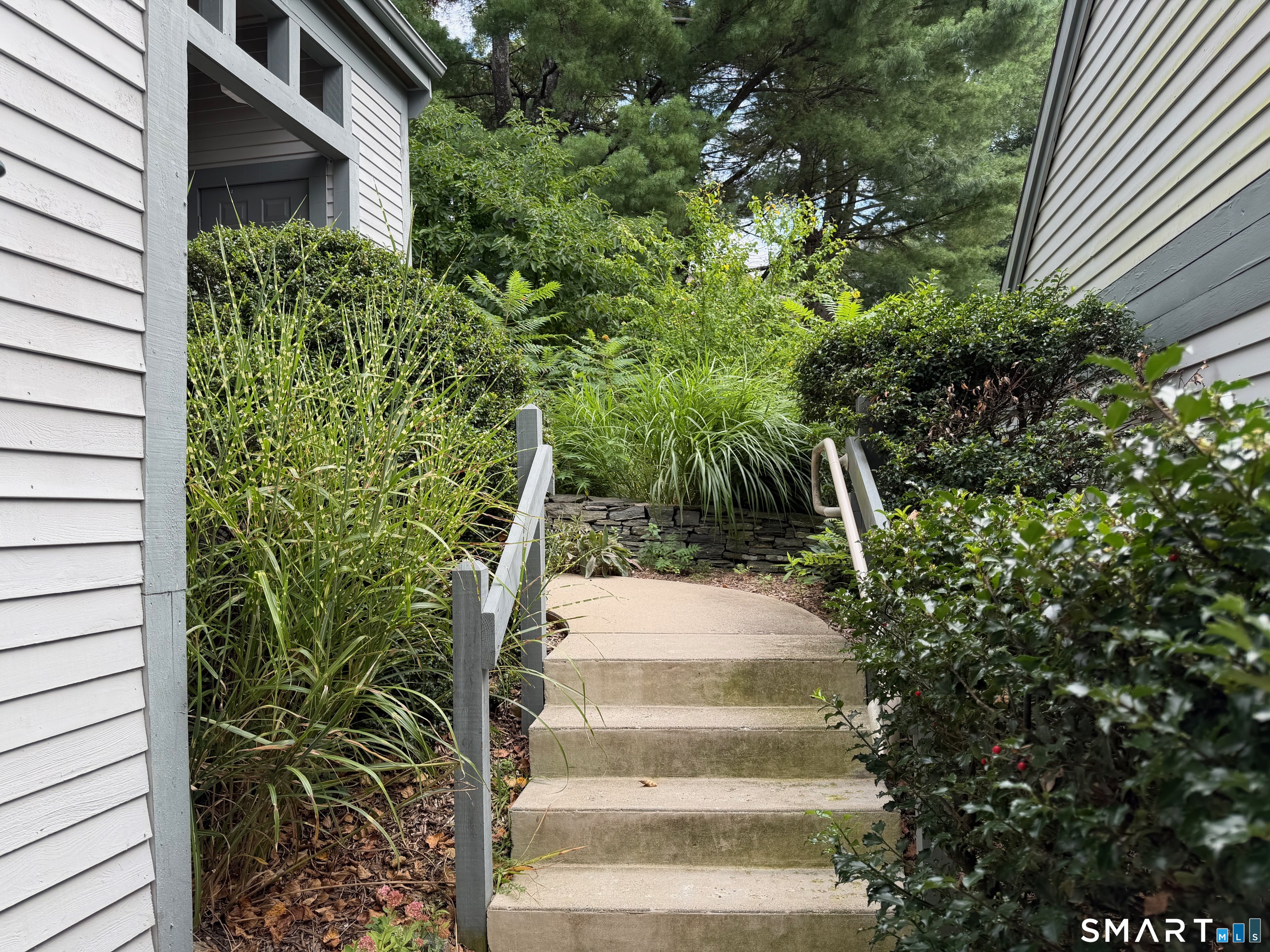 4 Sweetbriar 4 Lane Property Photo 2