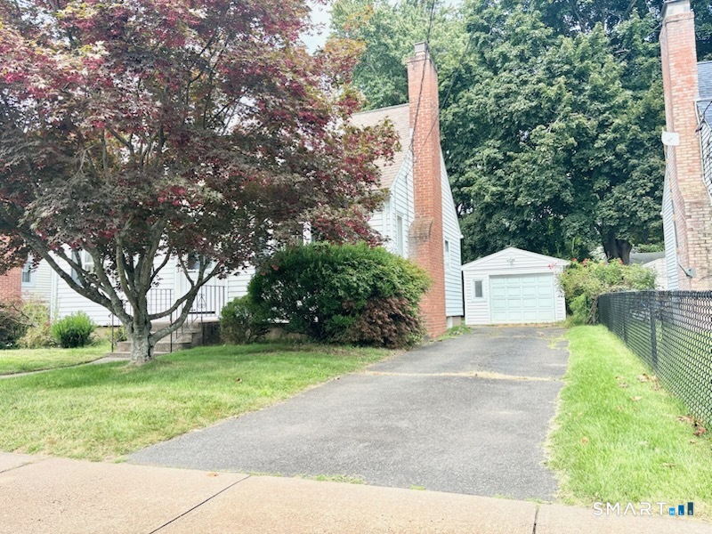 303 Cooper Hill Street Property Photo 2