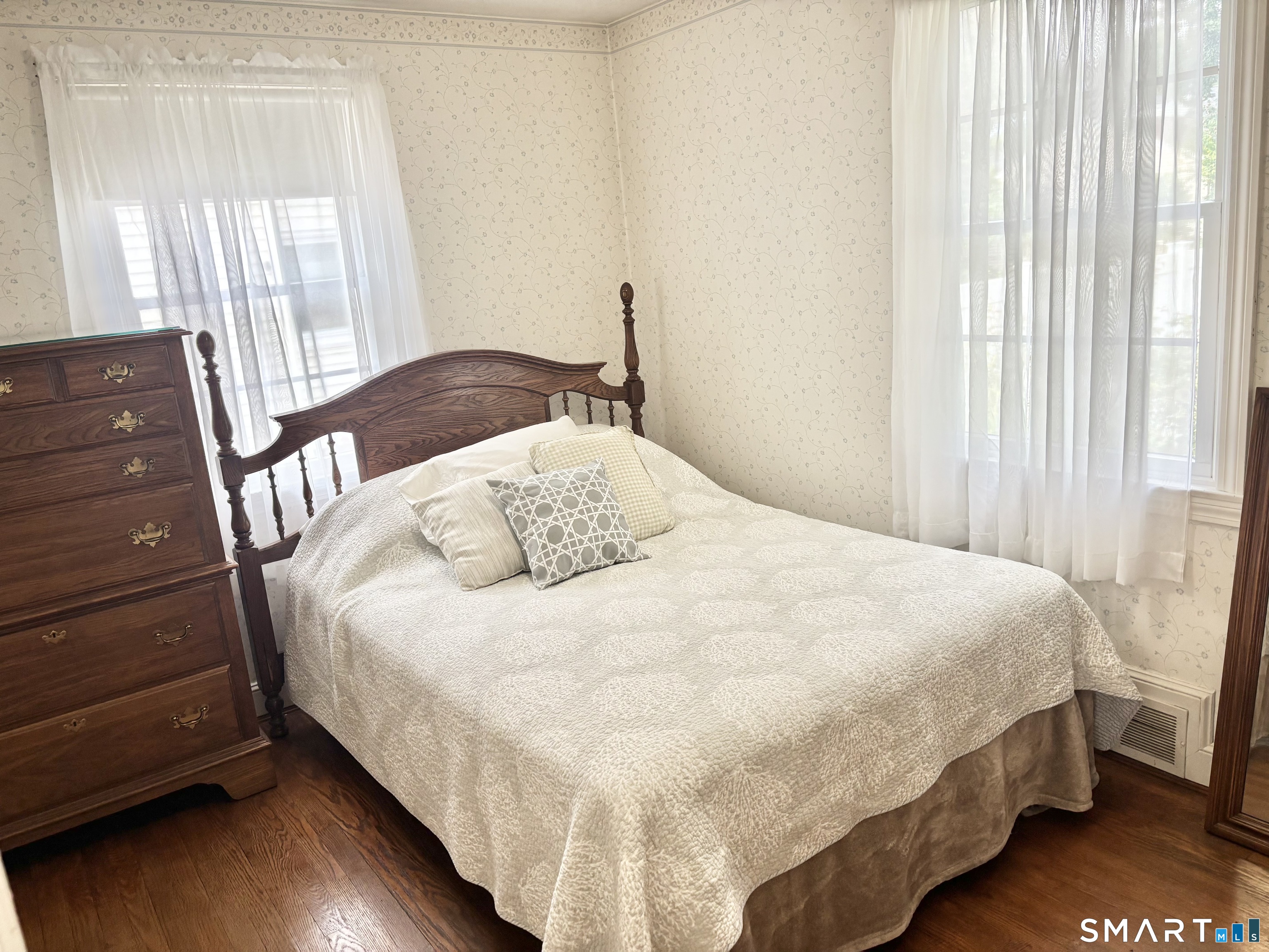 303 Cooper Hill Street Property Photo 8