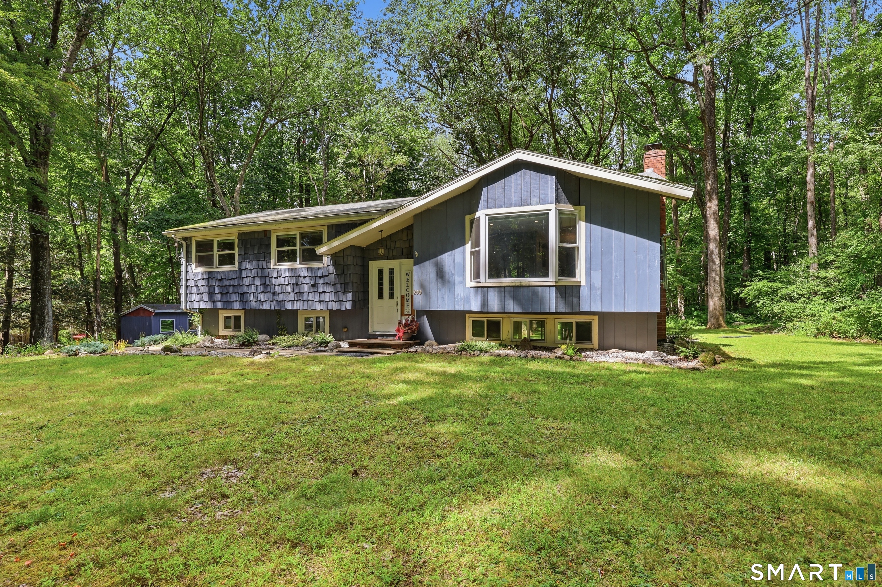 200 Hemlock Point Drive Property Photo 2